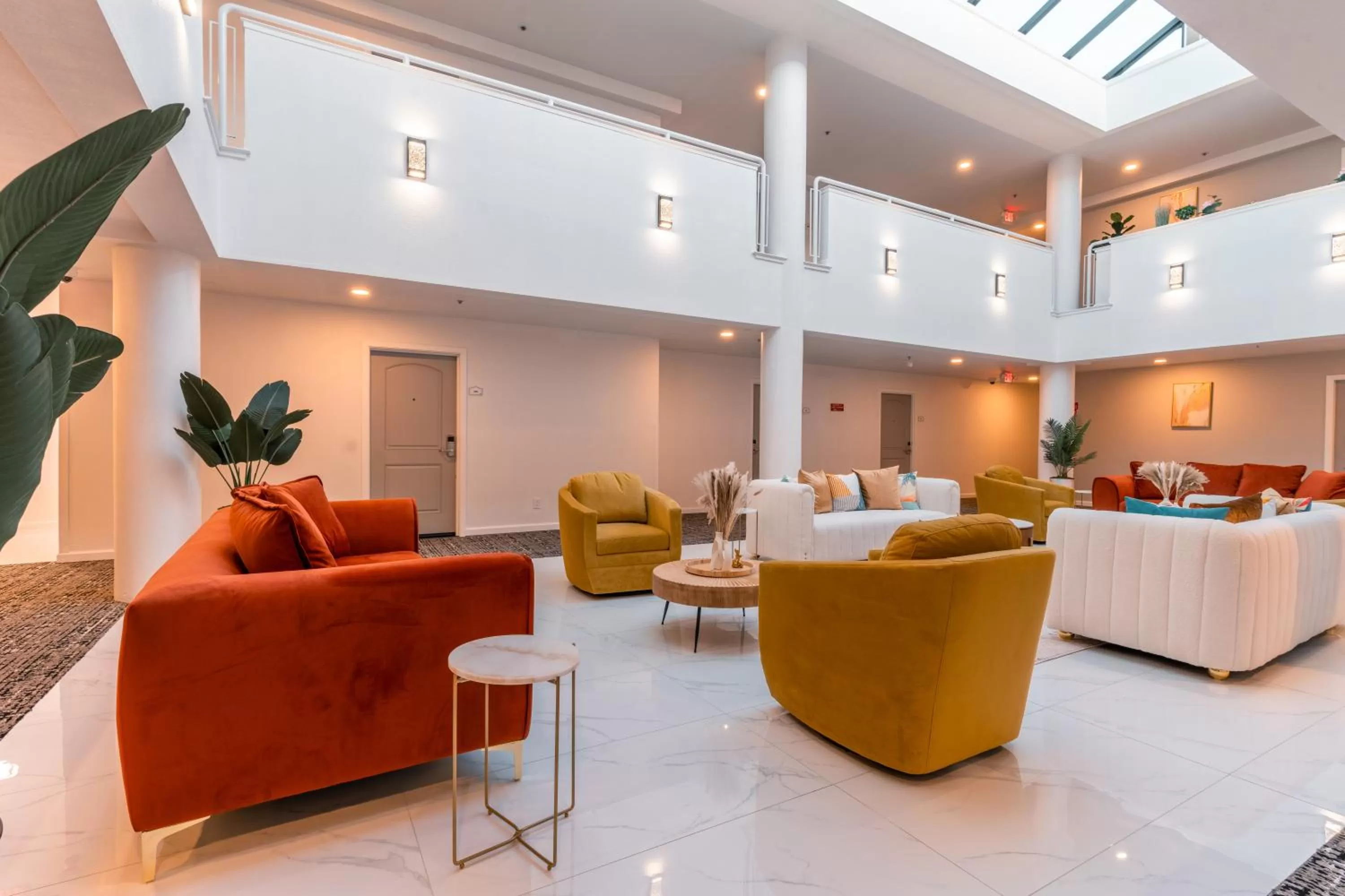 Seating Area in Hotel Aluxor SFO, Sapphire Boutique Collection