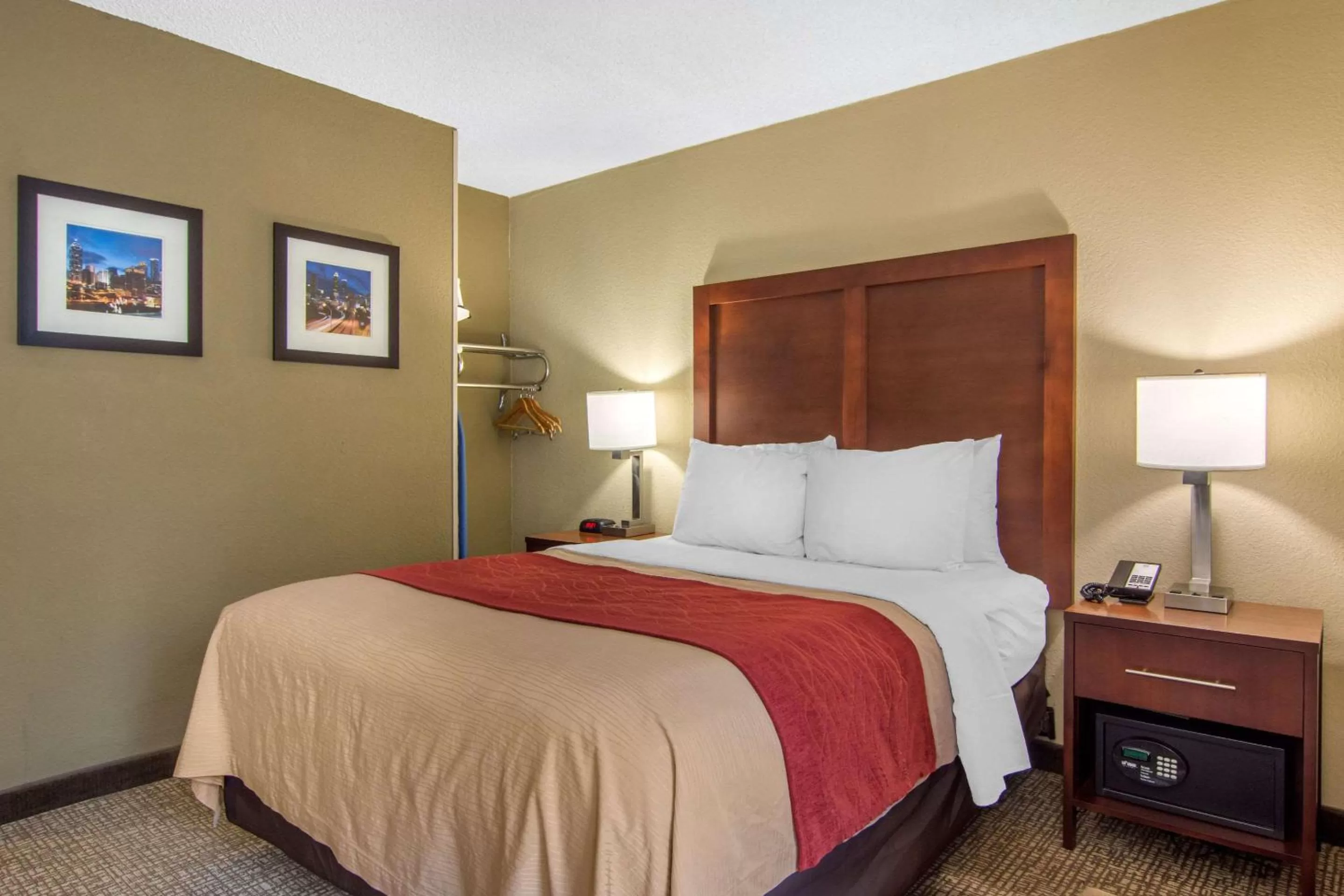 Photo of the whole room, Bed in Comfort Inn Sandy Springs - Perimeter