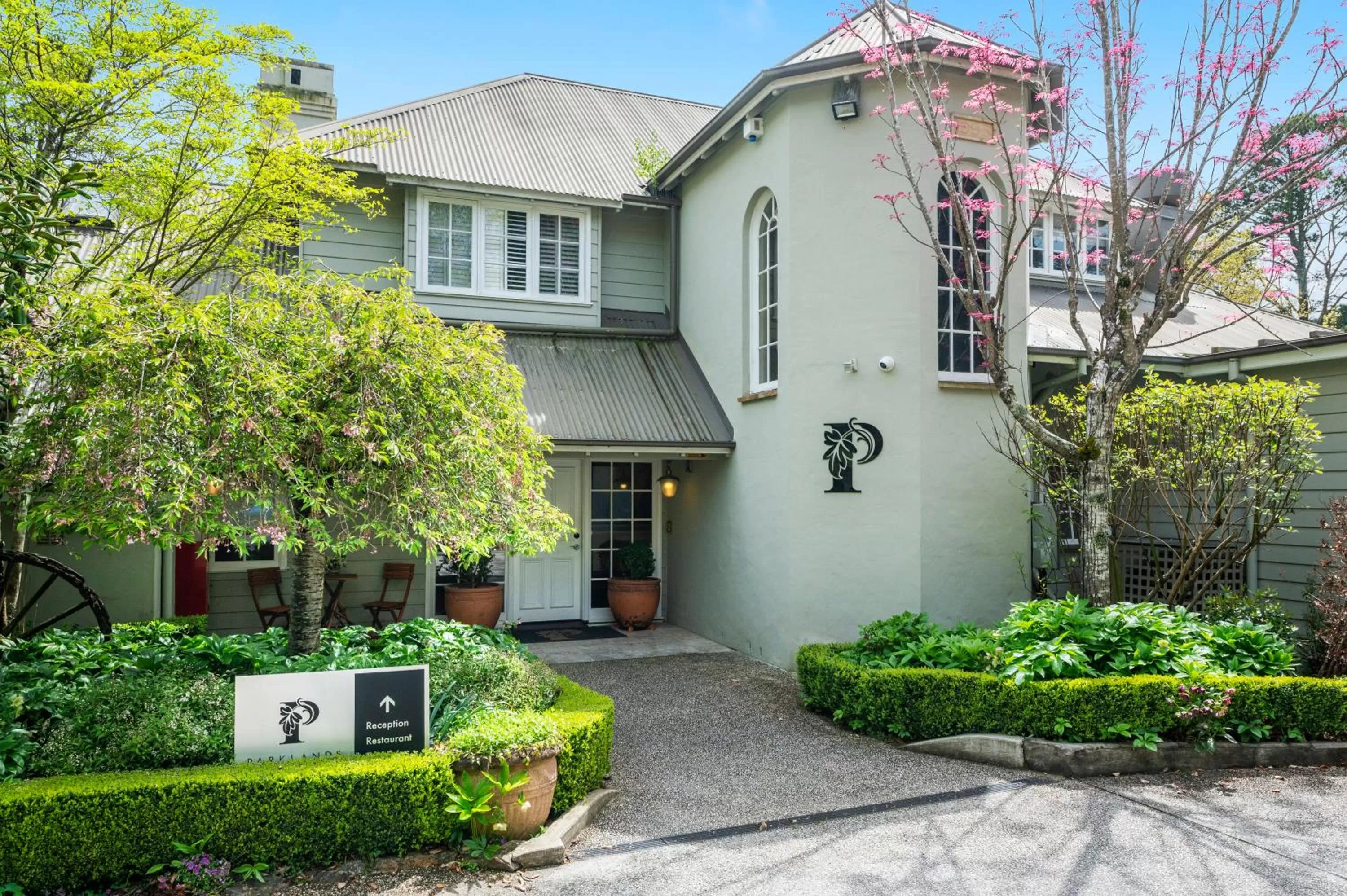 Property building in Parklands Country Gardens & Lodges Blue Mountains