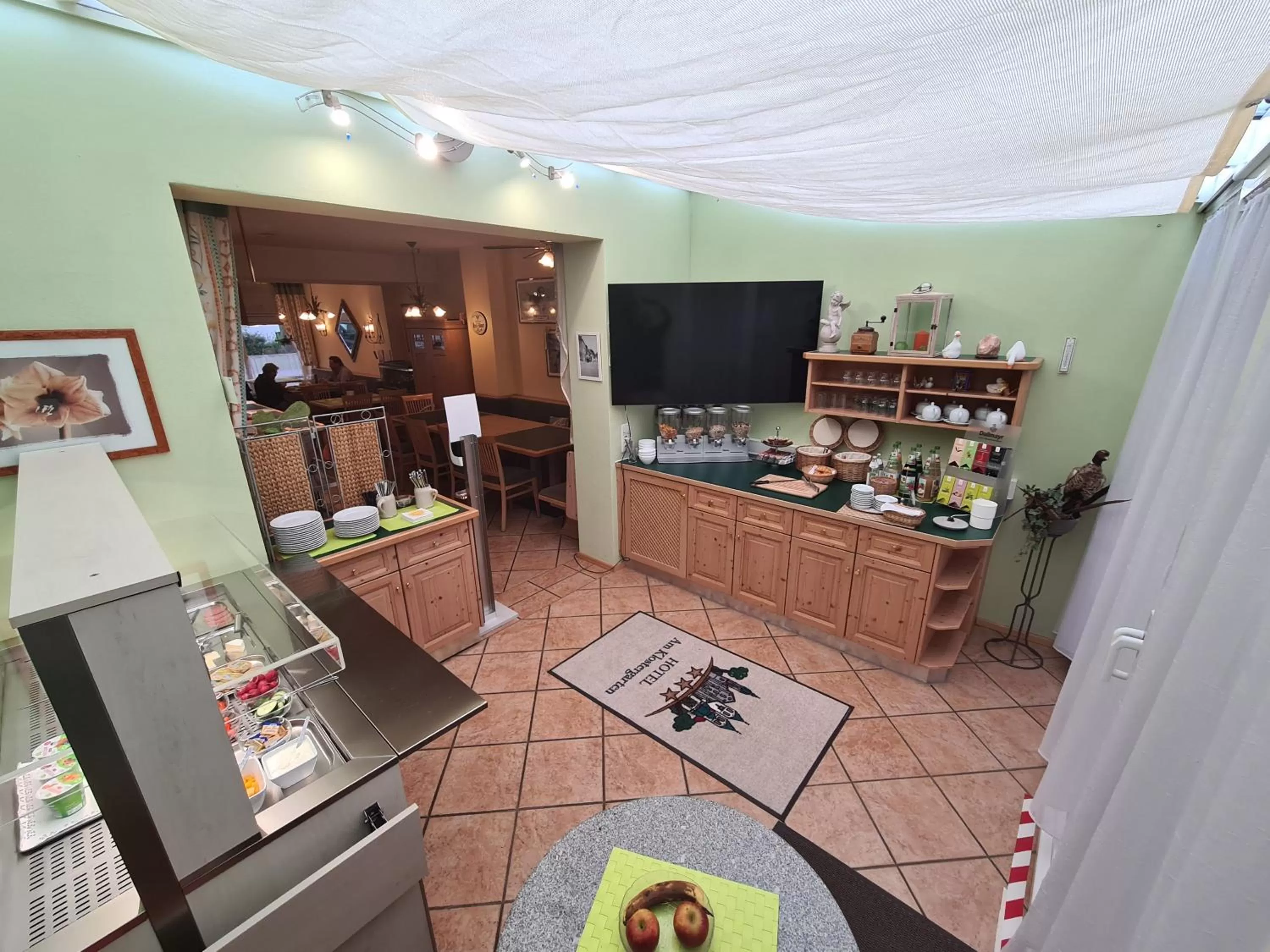 Restaurant/places to eat in Am Klostergarten