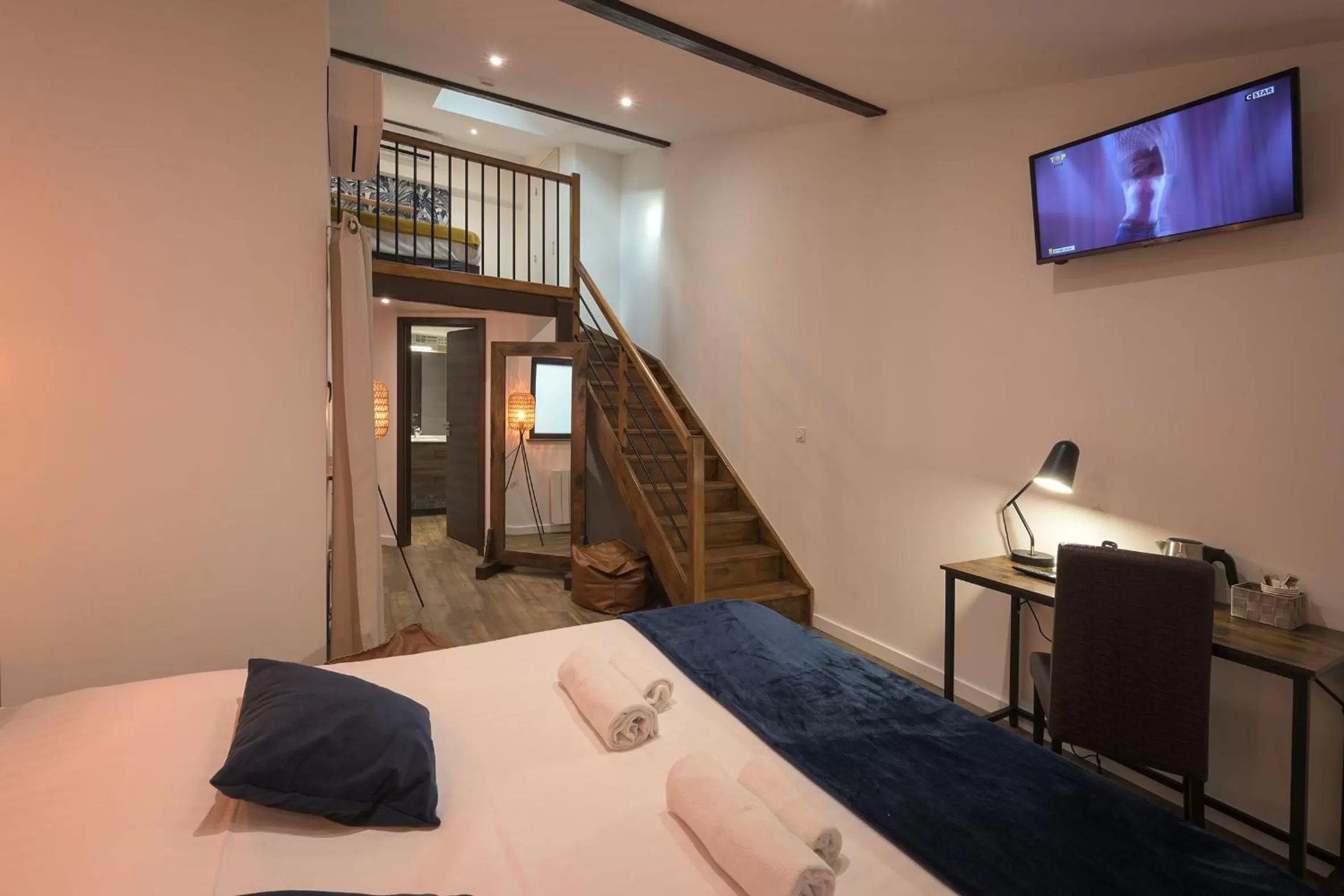 Bed in Hotel De La Croisée