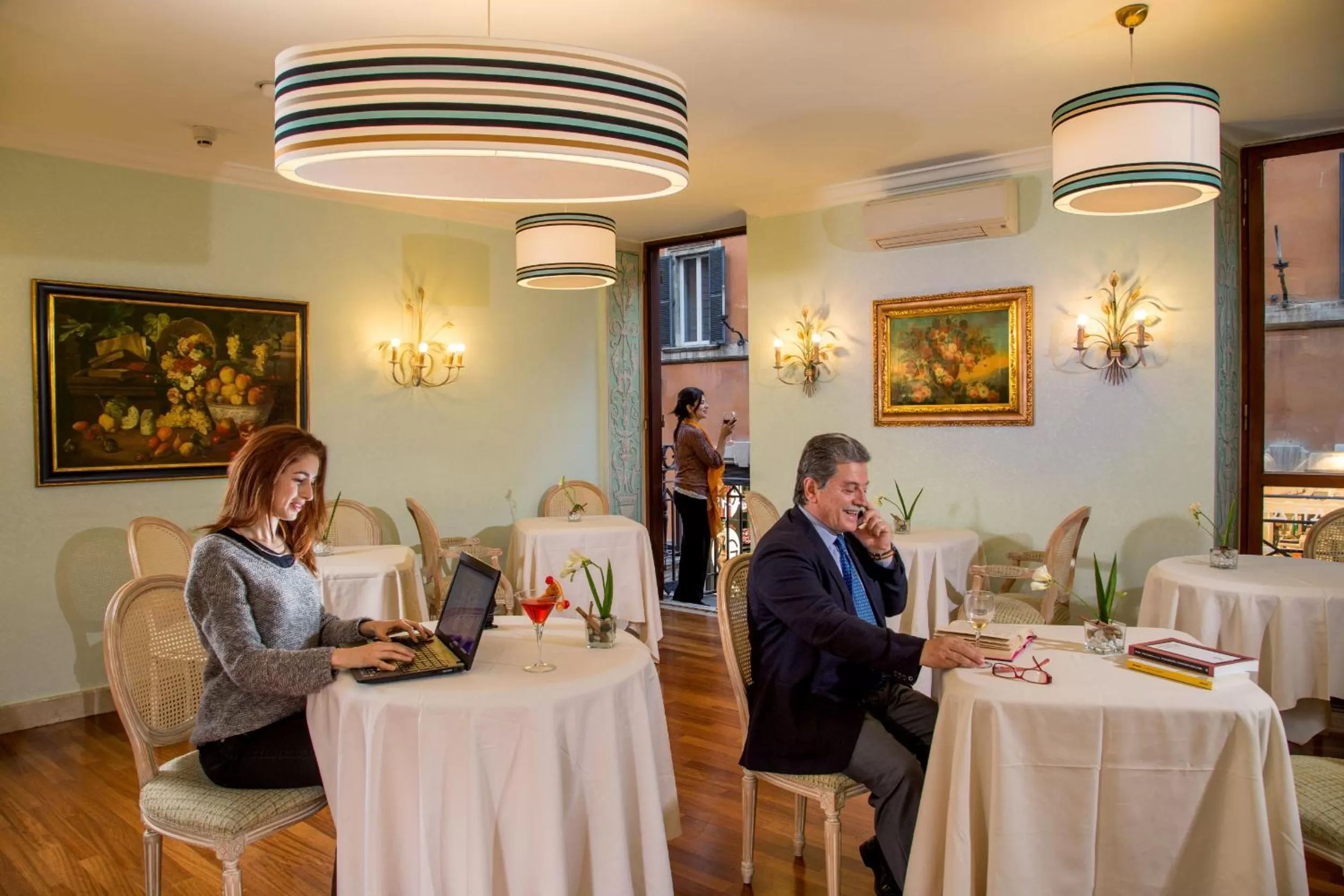 Restaurant/places to eat in Hotel Mozart
