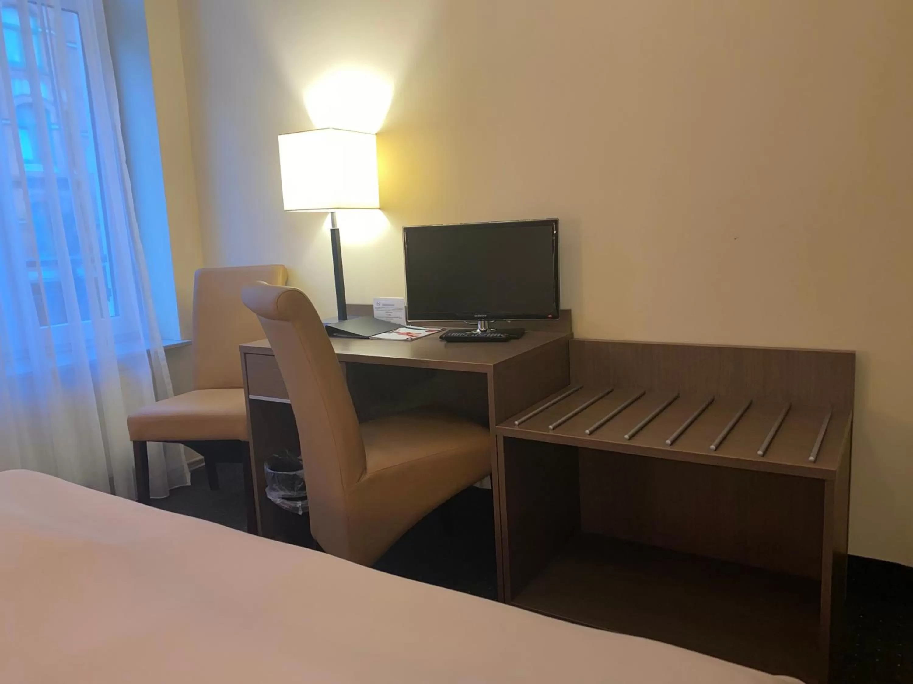 Seating area, Bed in Hotel Hansehof