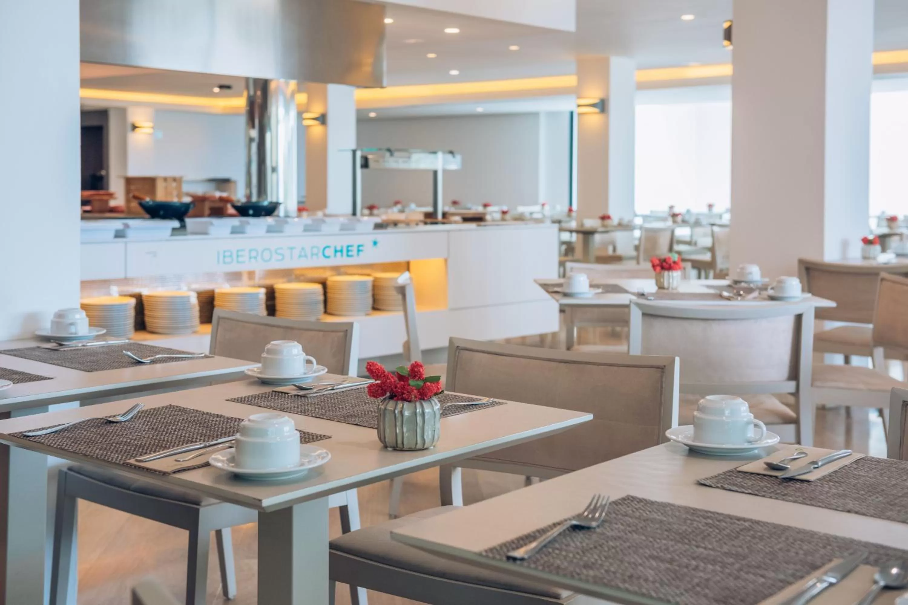 Restaurant/places to eat in Iberostar Waves Cala Millor - Adults Only