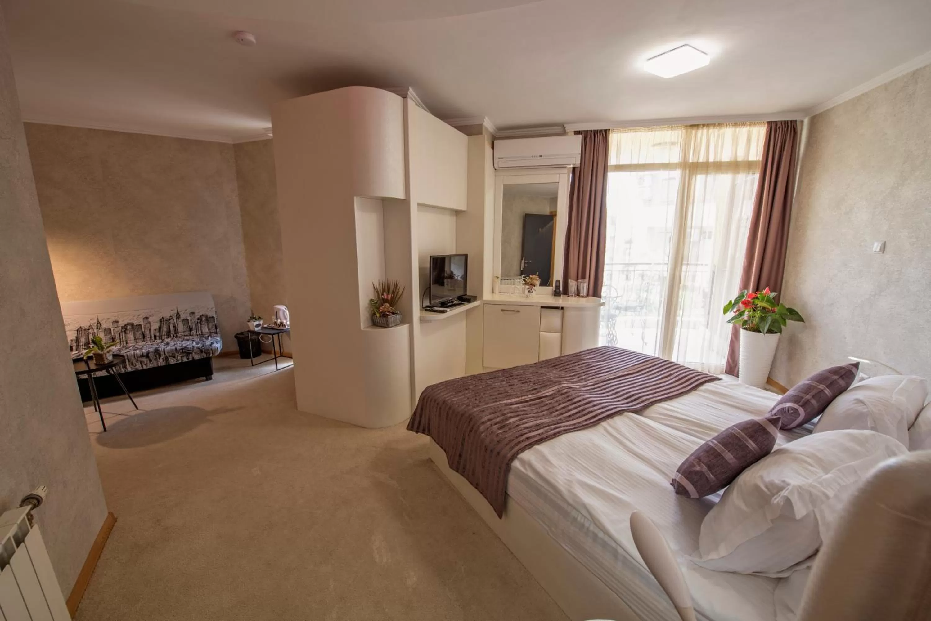 Coffee/tea facilities, Bed in Hotel Perfect