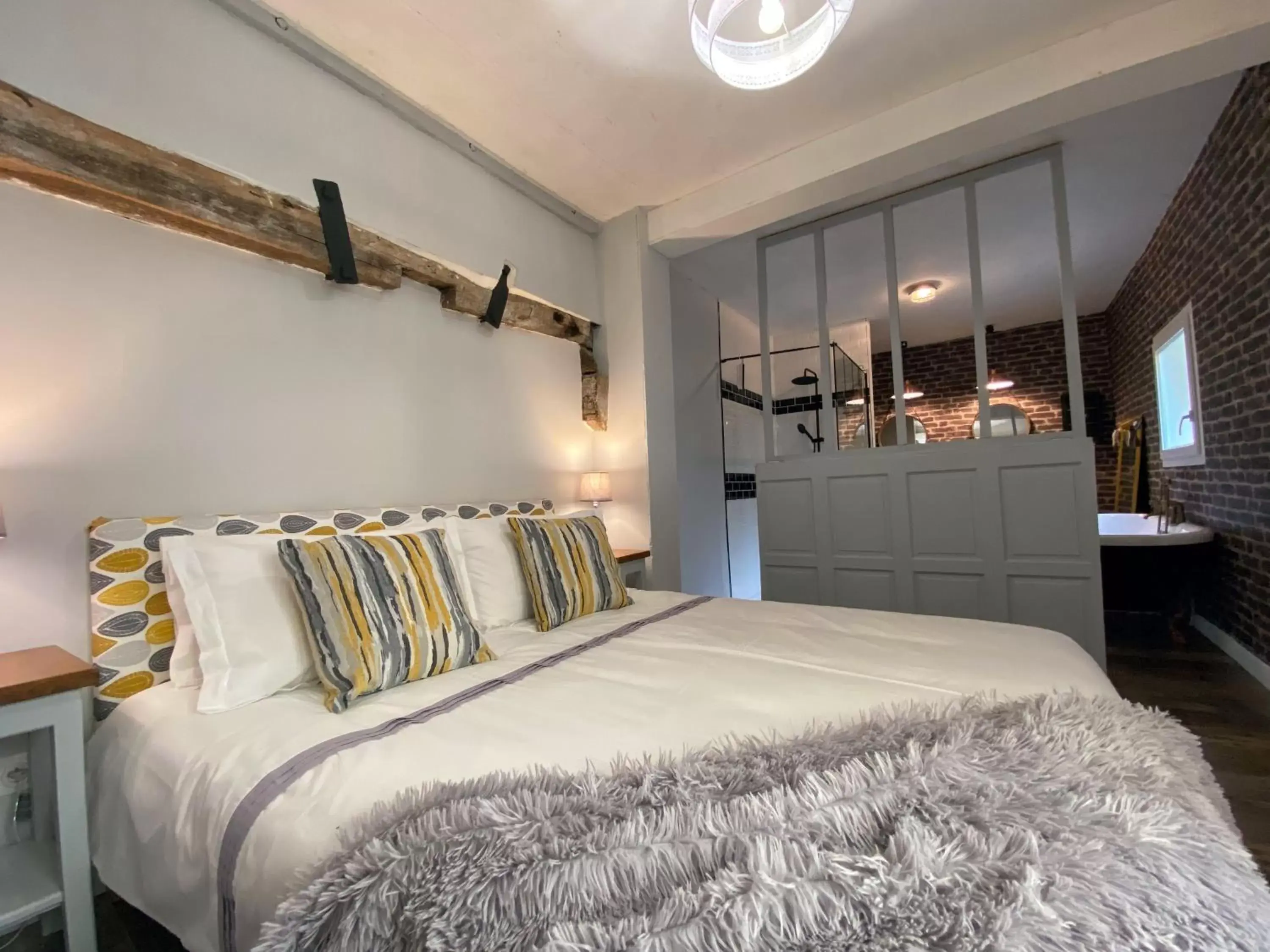 Bed in Serendipity Eymet B&B Bed in Serendipity Eymet B&B