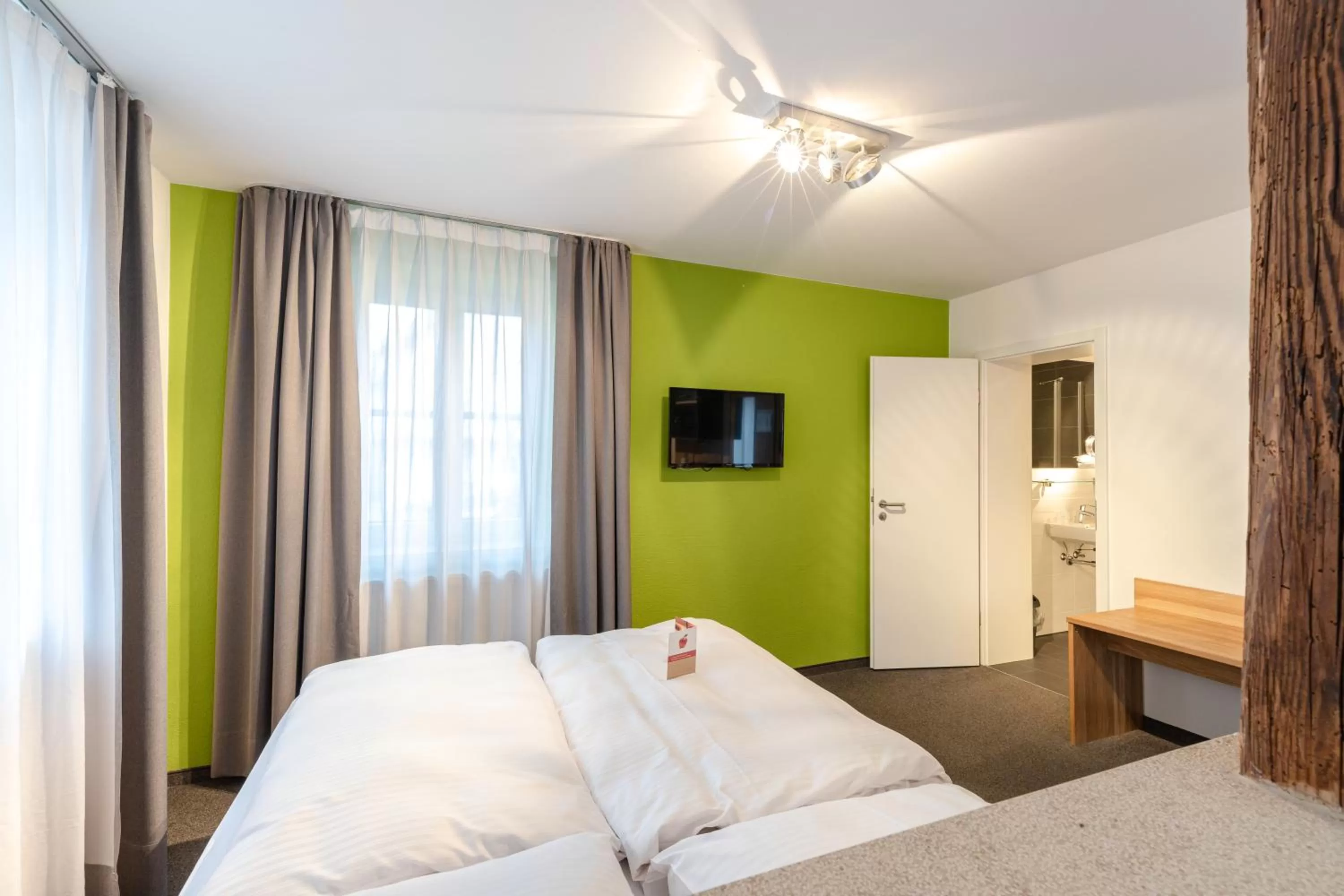 Photo of the whole room, Bed in Schieners Hotel & Apfelhof Apartments