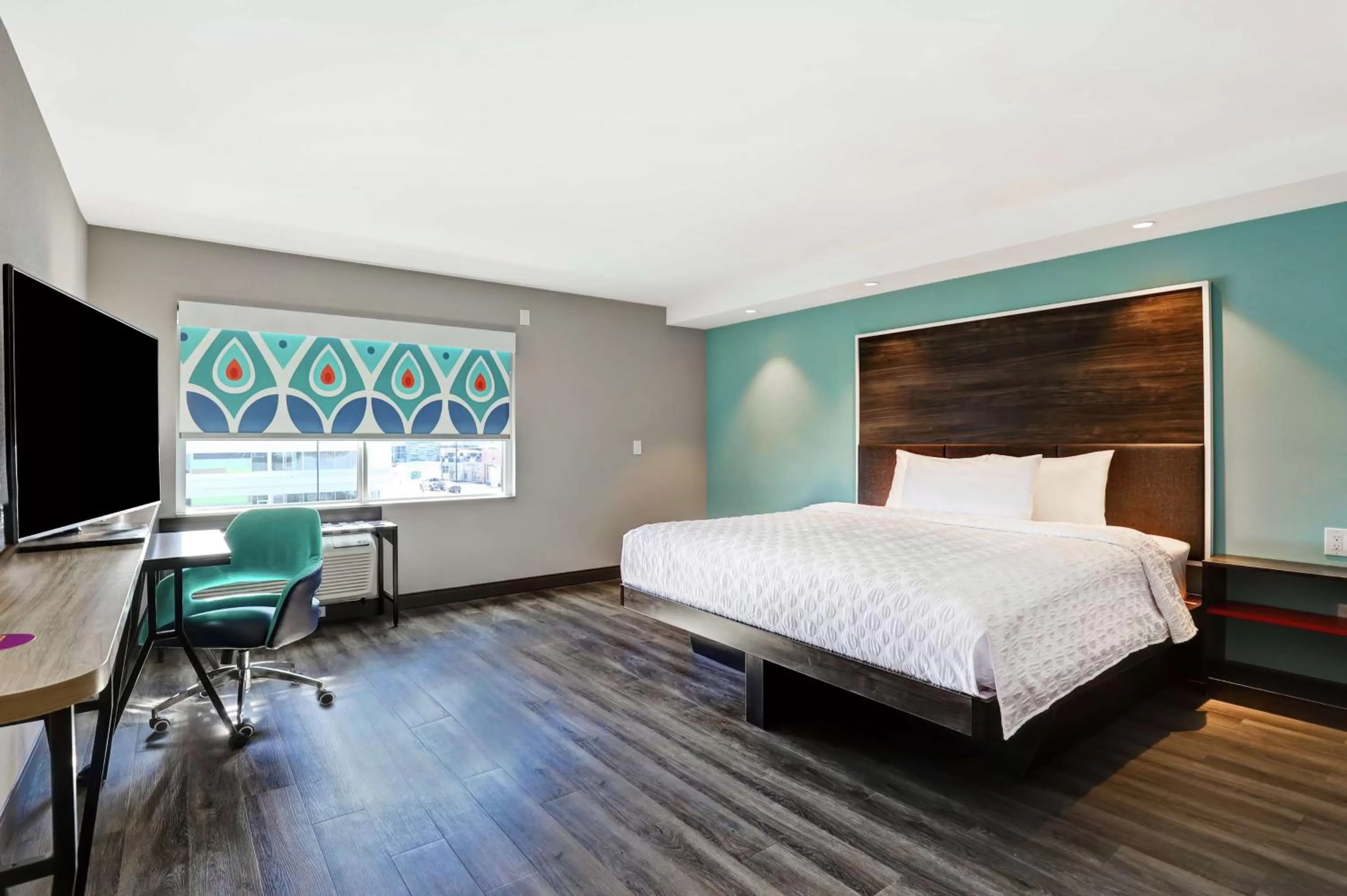 Bedroom, Bed in Tru By Hilton Edmonton Windermere