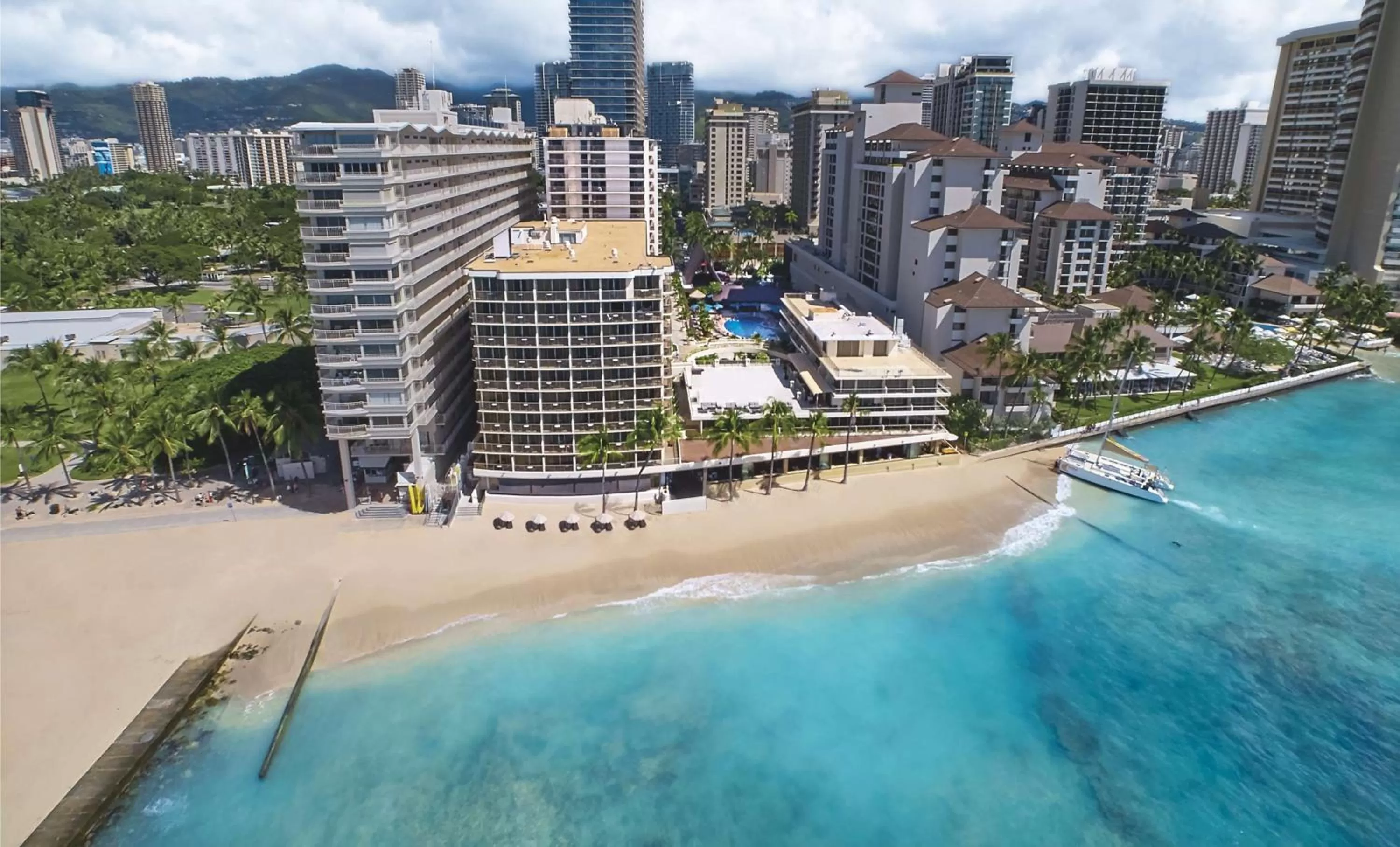 Property building in OUTRIGGER Reef Waikiki Beach Resort