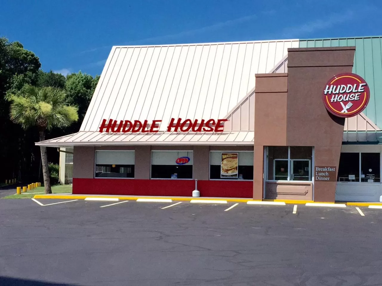 Facade/entrance in Motel 6-Townsend, GA