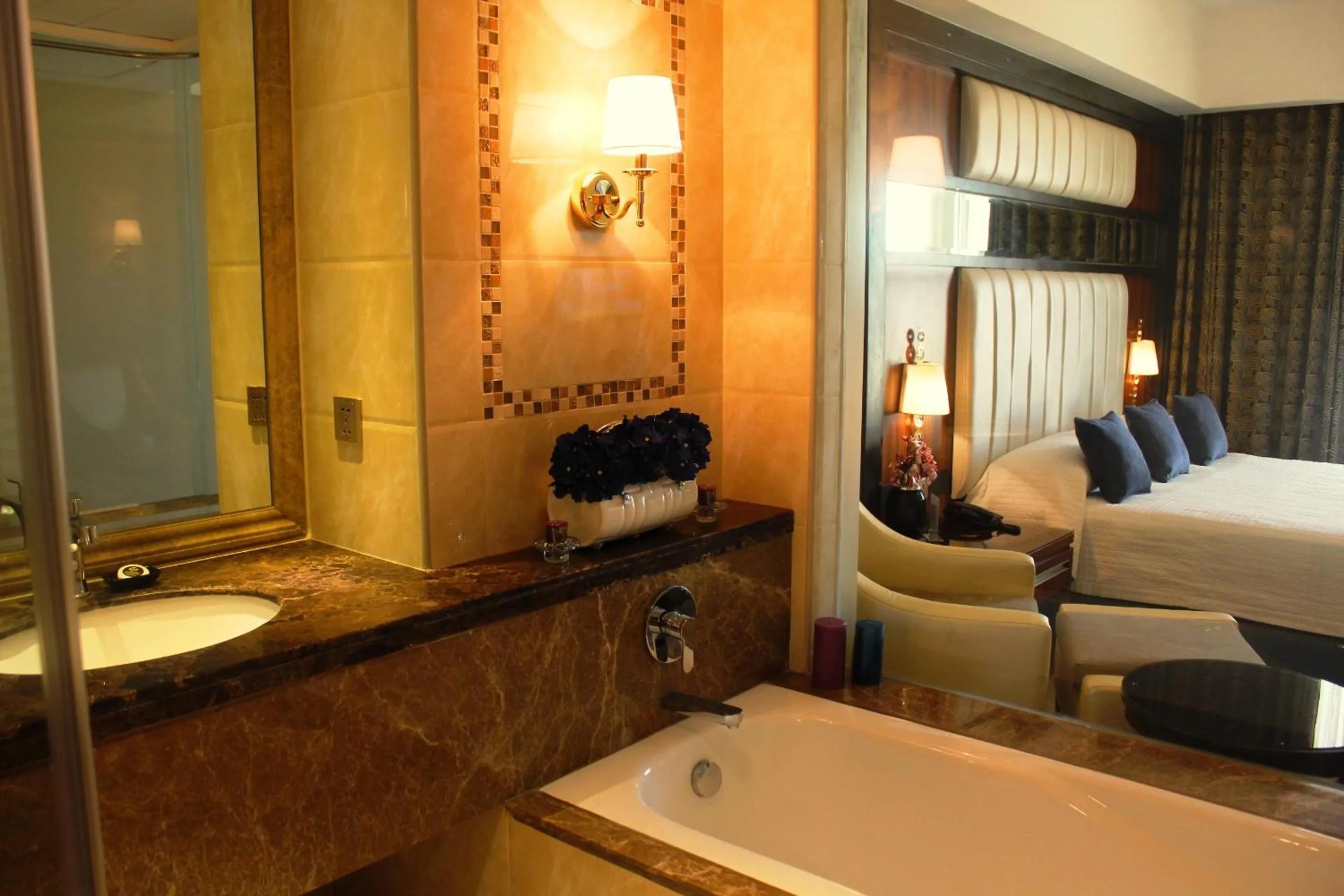 Bathroom, Bed in Central Park Tower Resort