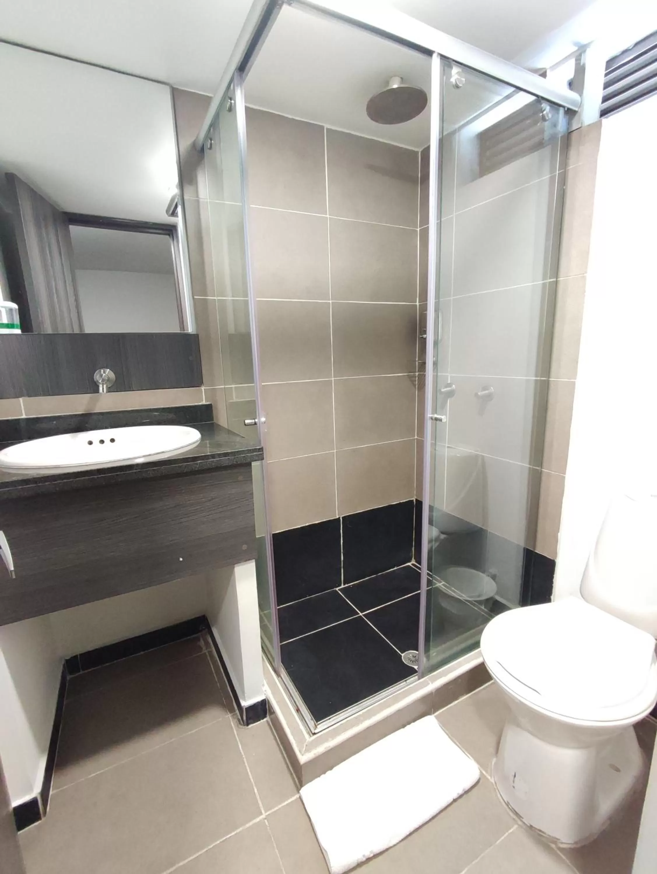 Bathroom in Hotel Express 53