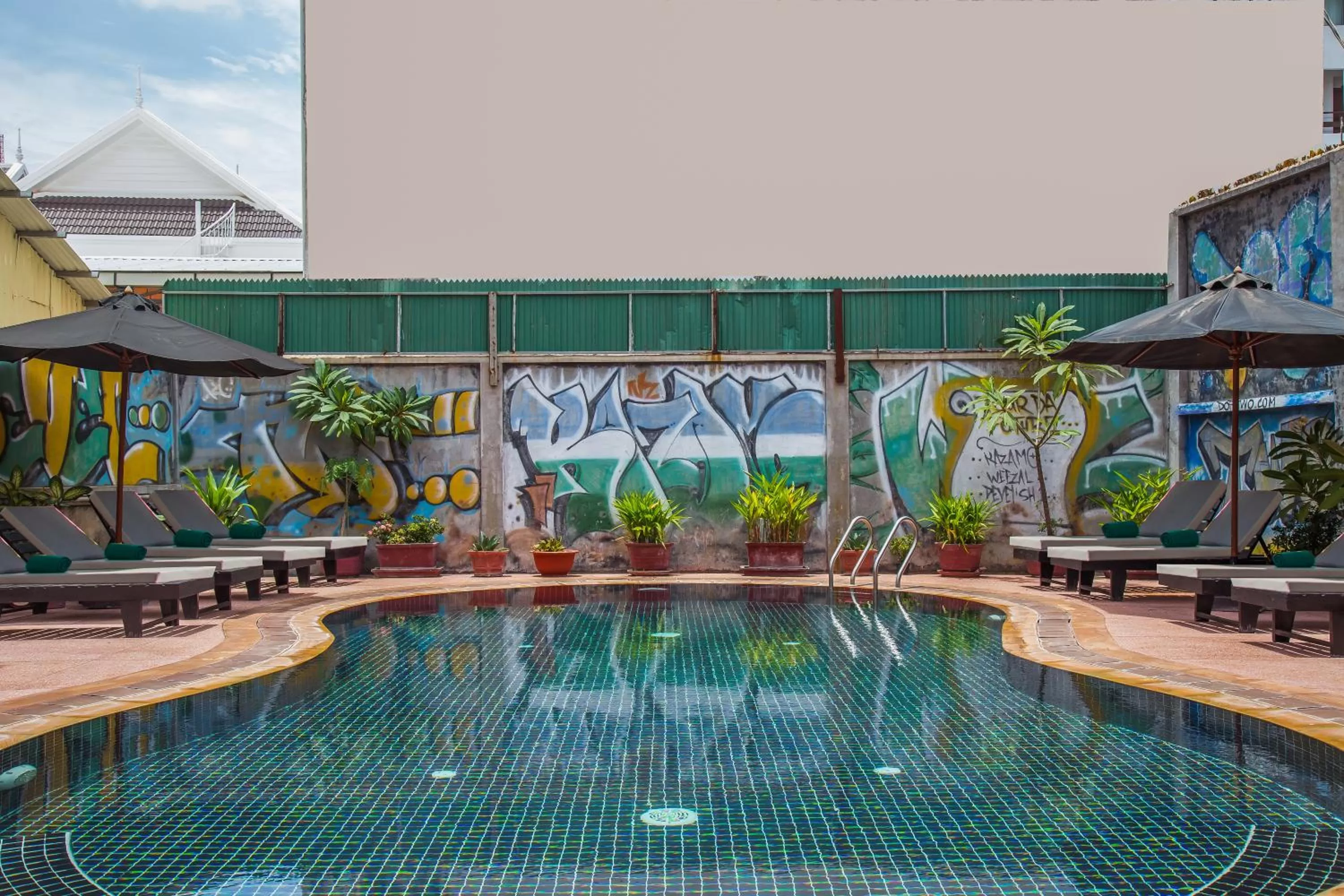 Swimming pool in Side Walk Hotel