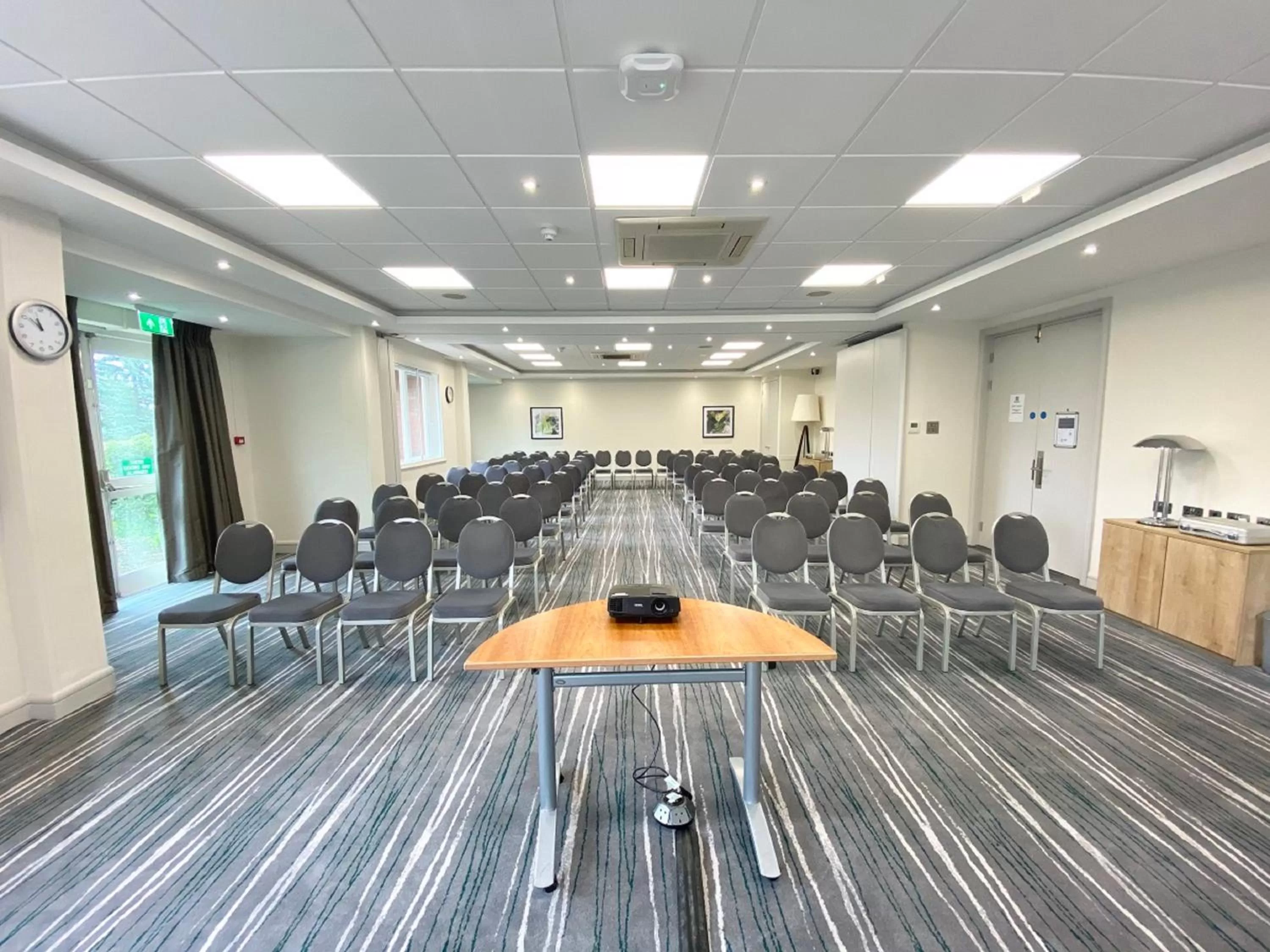 Business facilities in Holiday Inn Aylesbury by IHG