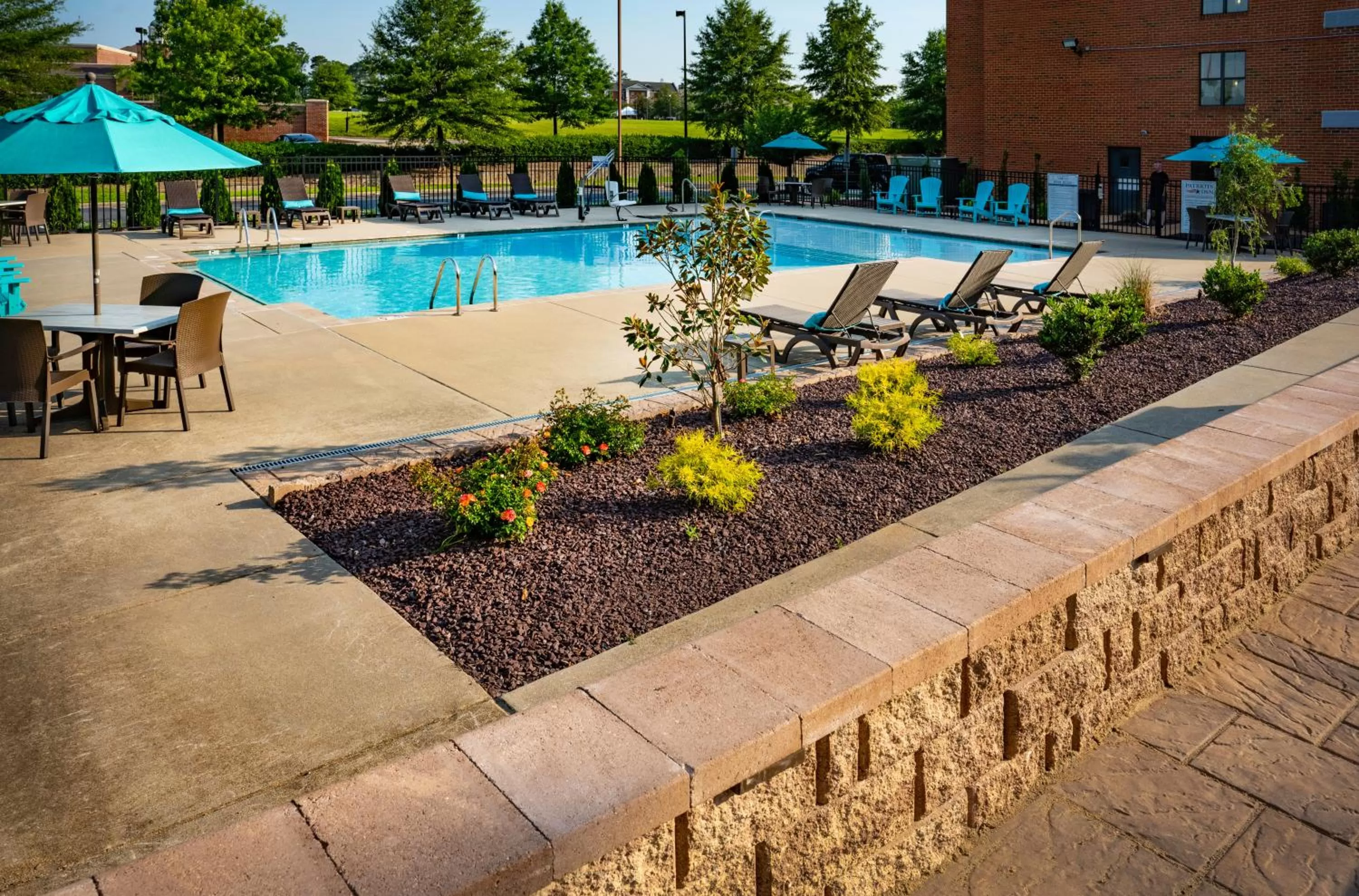 Swimming pool in Patriots Inn