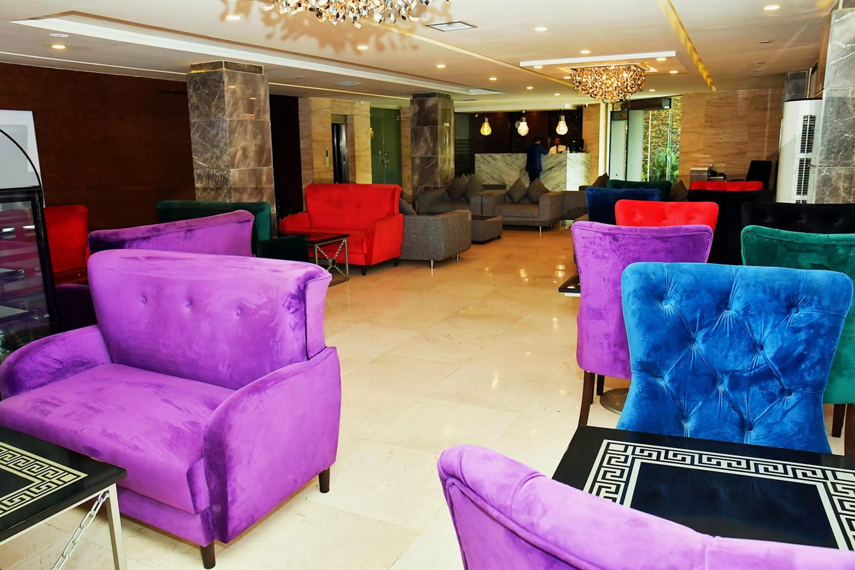 Restaurant/places to eat in Hotel Akbar International