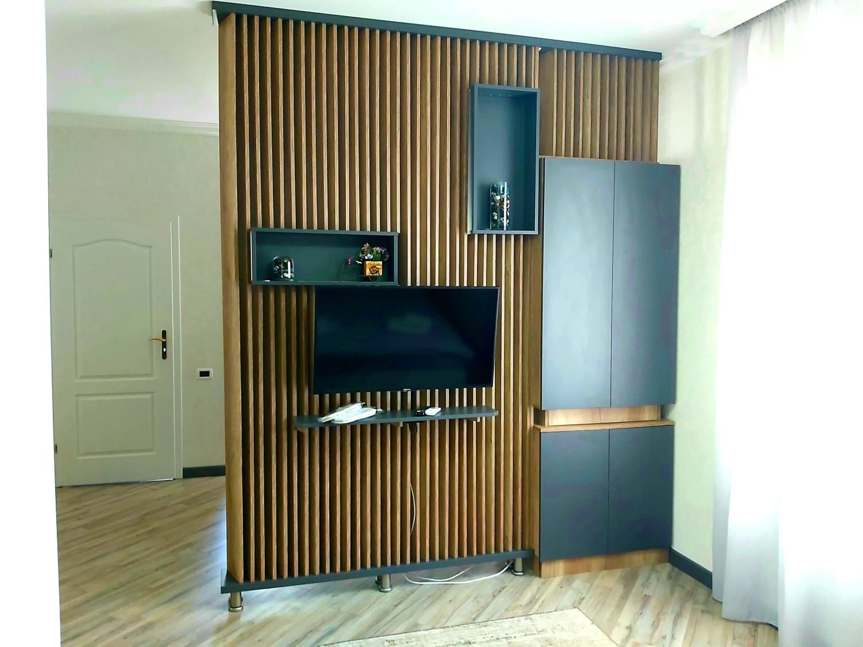 TV/Entertainment Center in White House