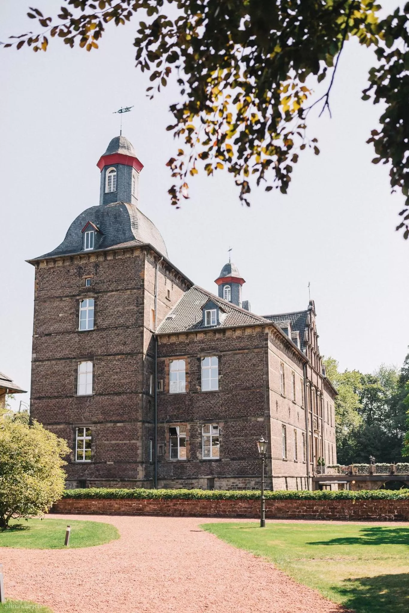 Property building in Schlosshotel Hugenpoet