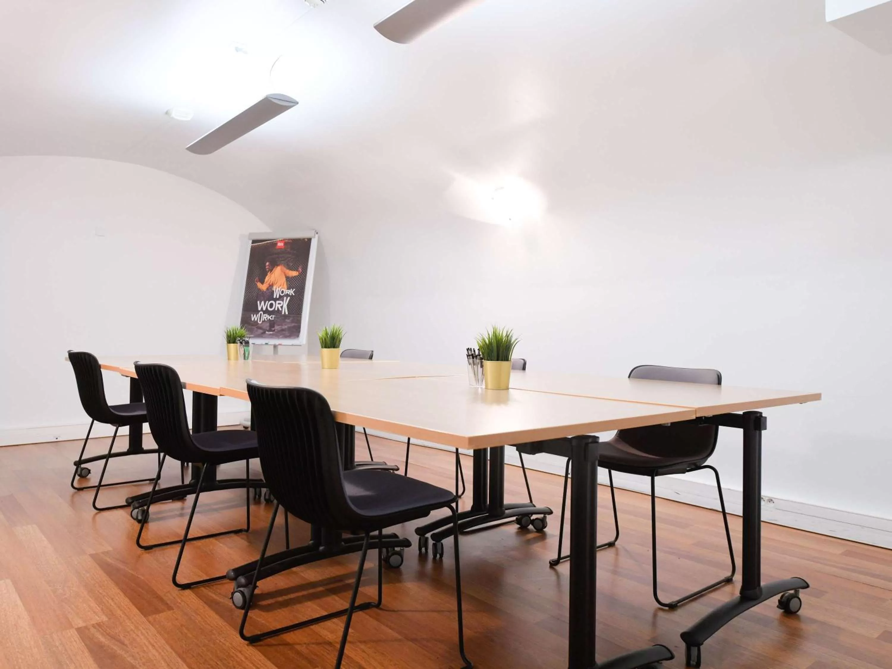 Meeting/conference room in ibis Paris Opera La Fayette