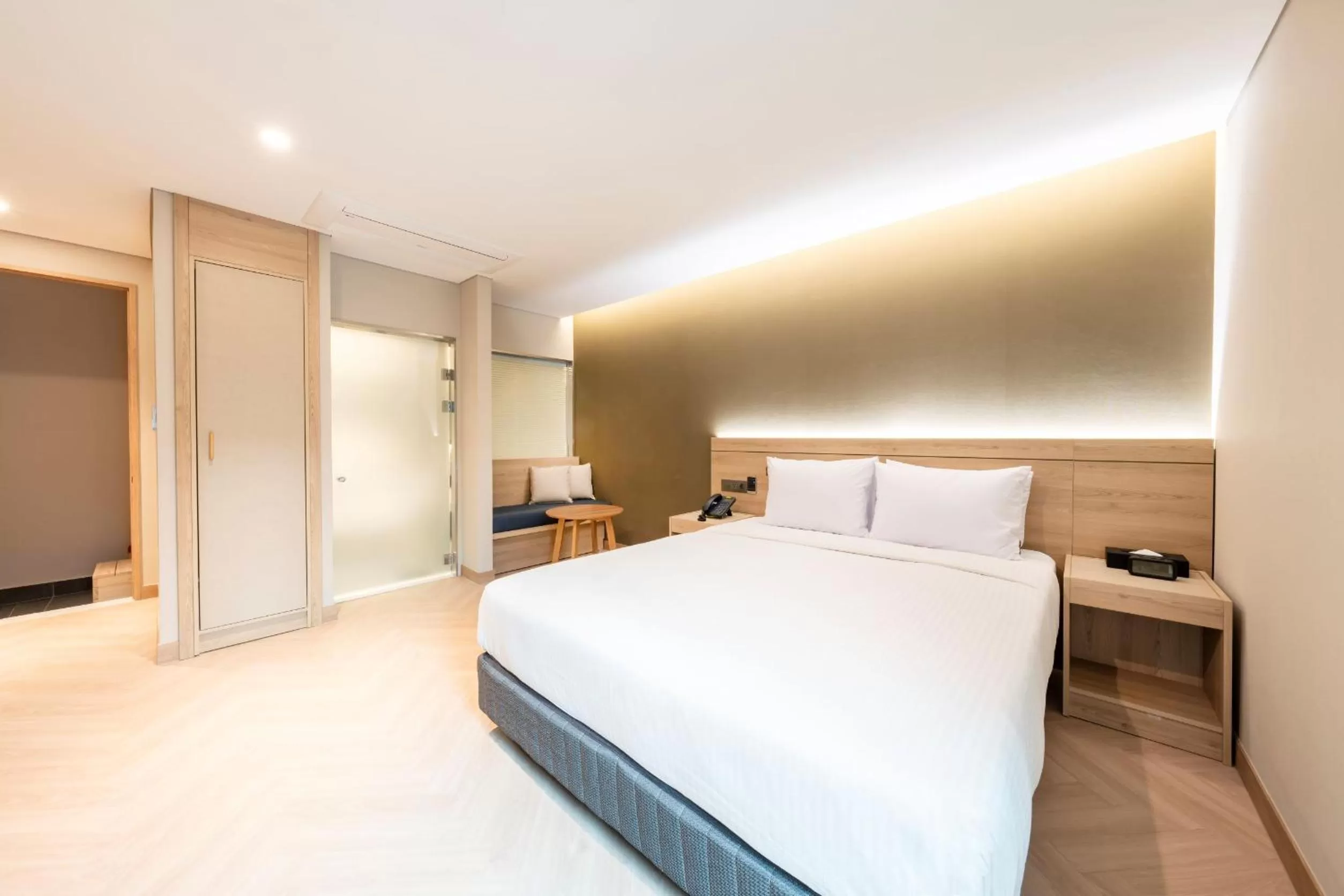 Photo of the whole room, Bed in Hotel Foret The Spa