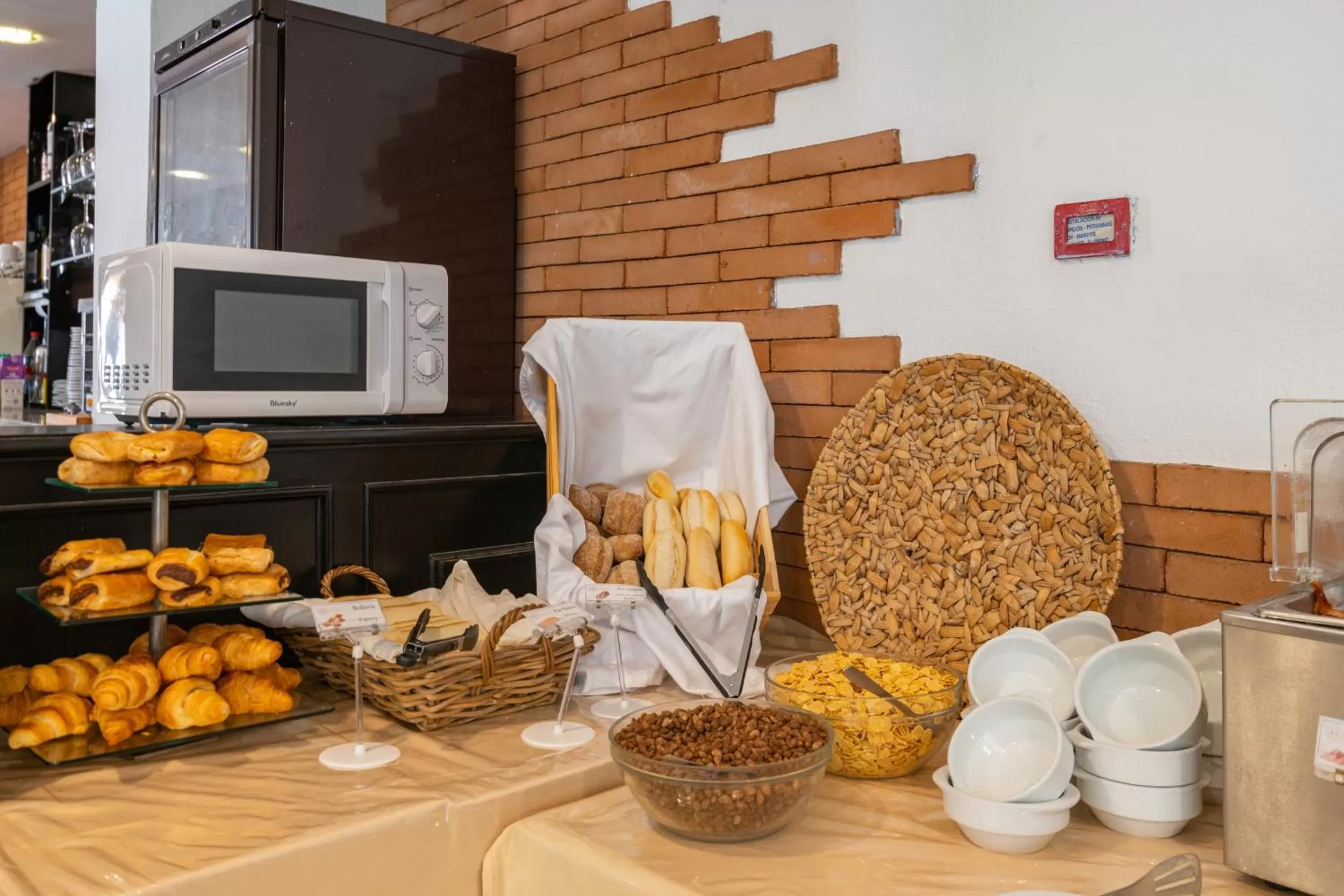 Food and drinks in Apartahotel Playamaro by Dorobe