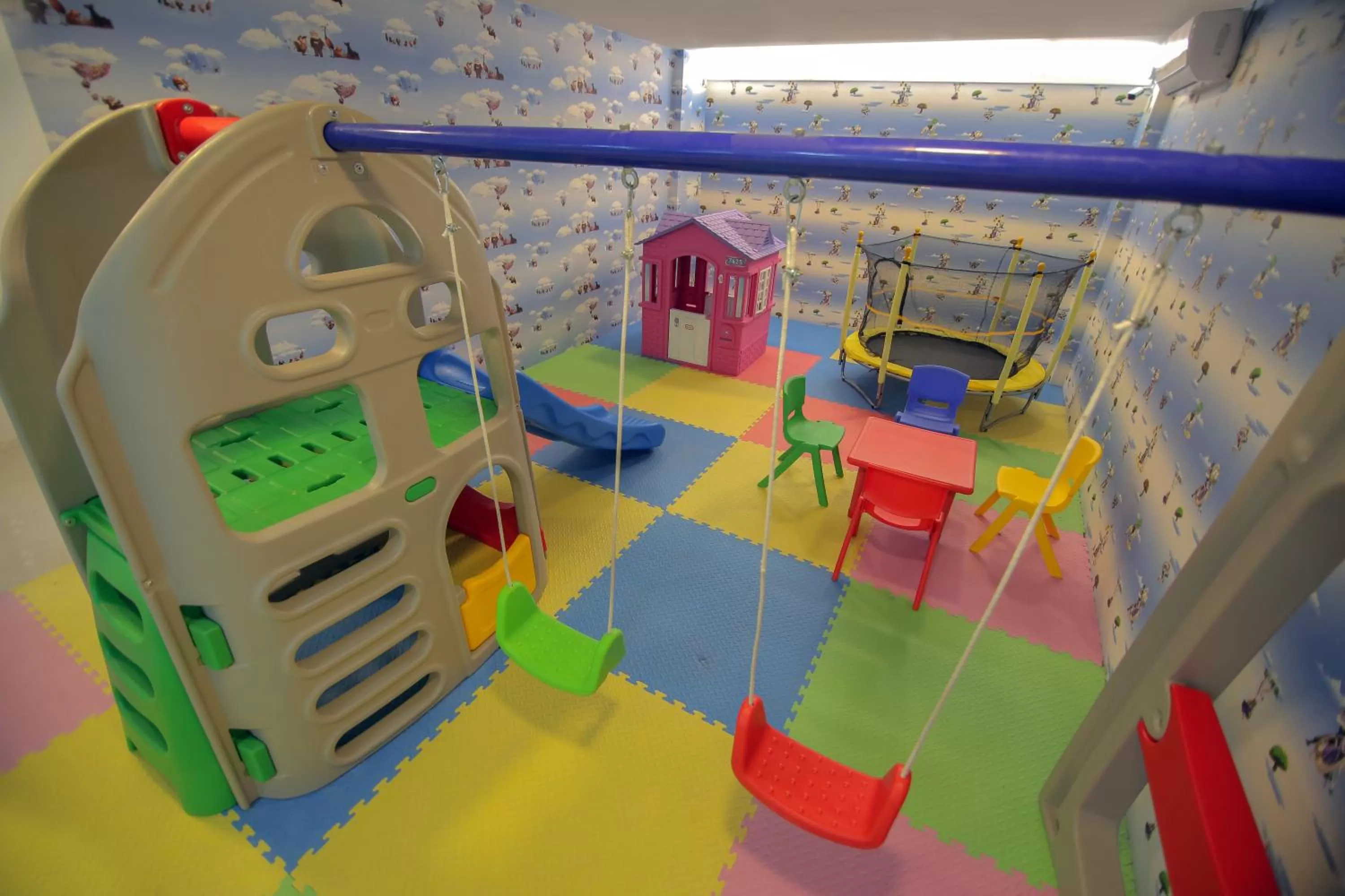 Children play ground in فندق جولدن نايت Golden Night Hotel