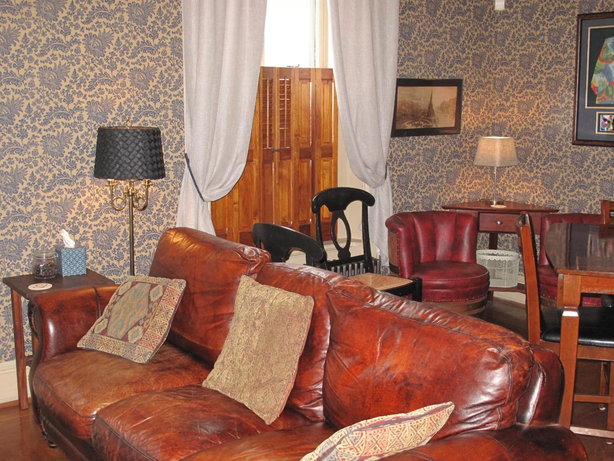 Communal lounge/ TV room, Seating Area in Georges on York B&B