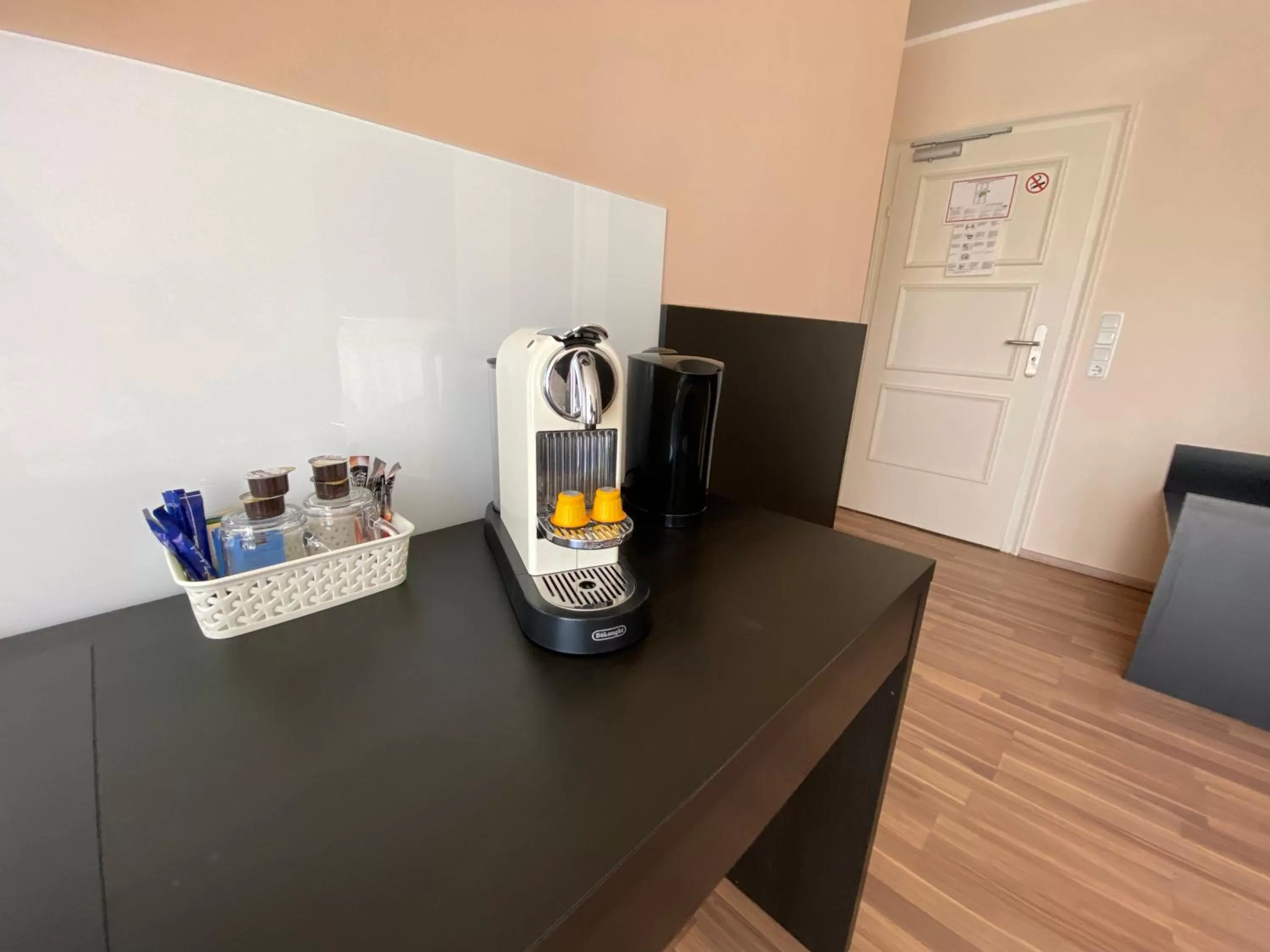 Coffee/tea facilities in Hotel Drei Kronen