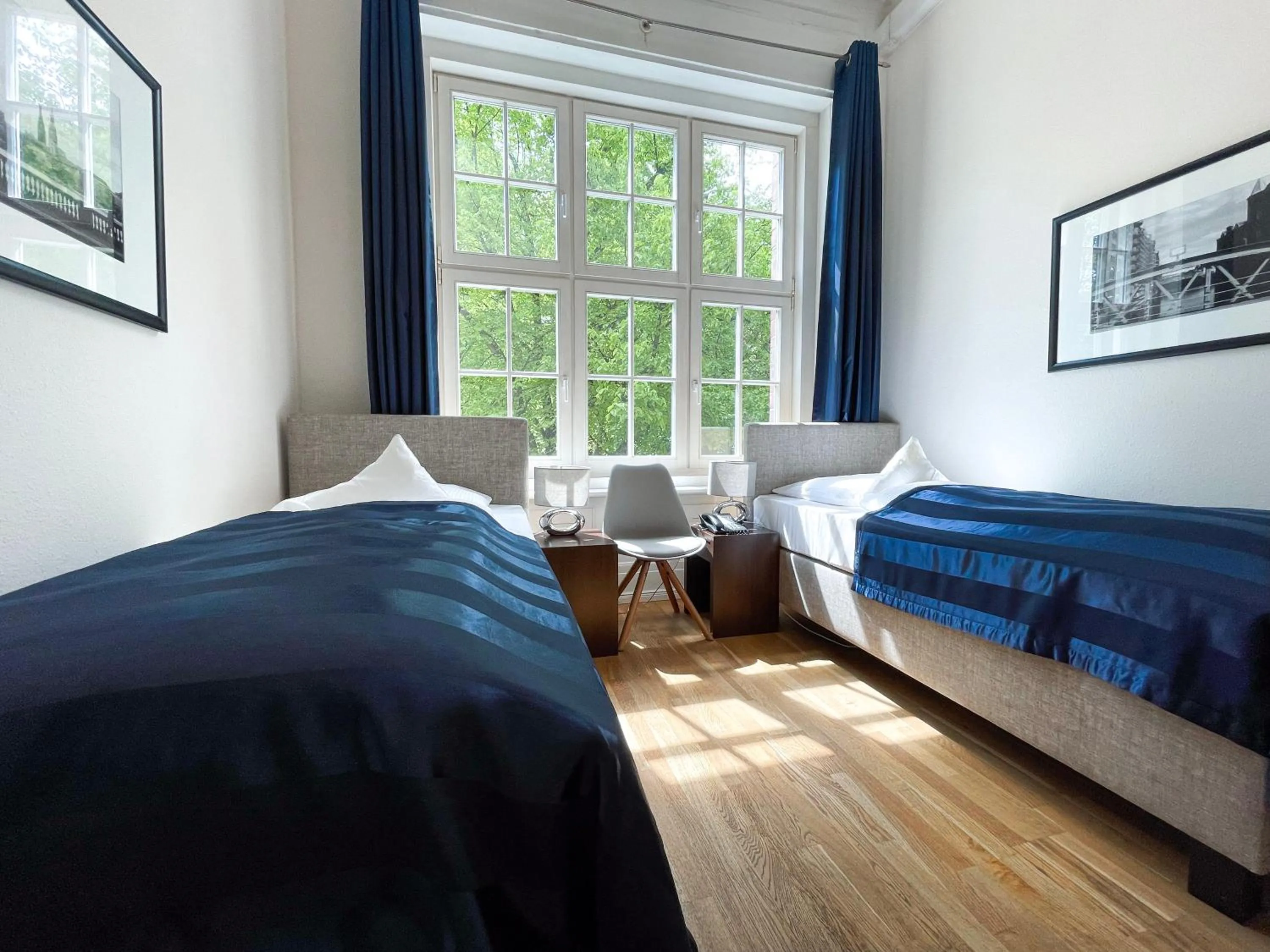 Photo of the whole room, Bed in Hotel Wagner im Dammtorpalais