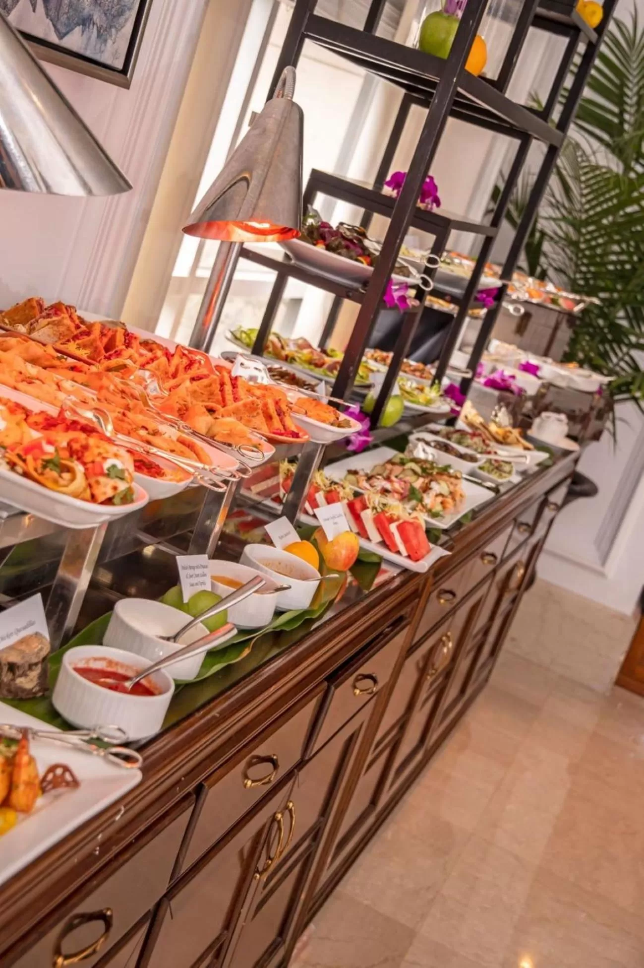 Breakfast in Garden City Hotel