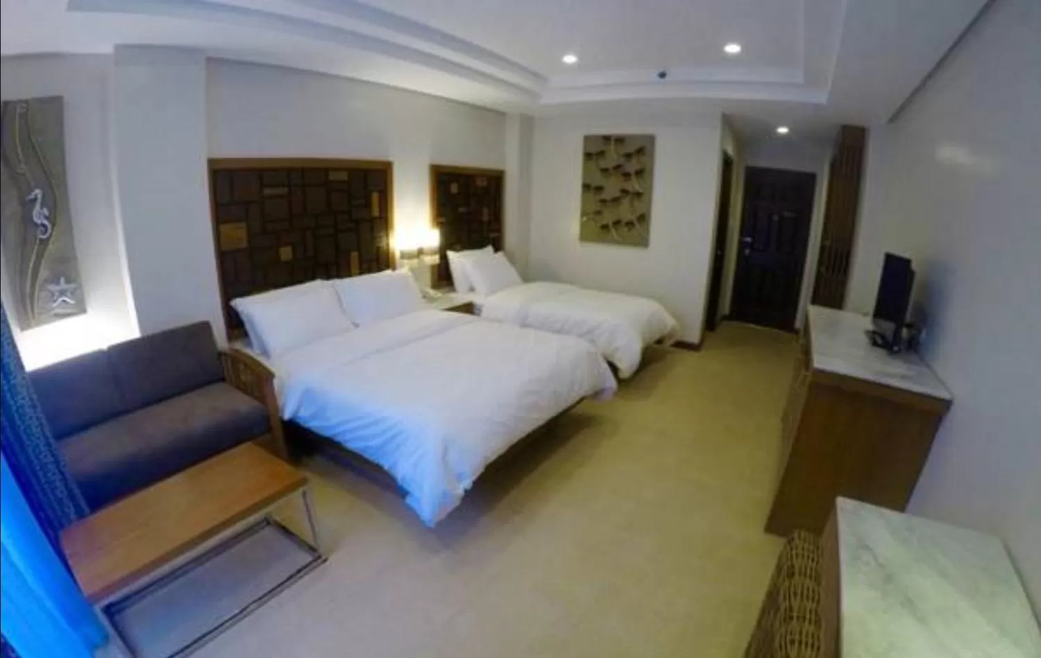 Photo of the whole room, Bed in MO2 Lagoon Coron