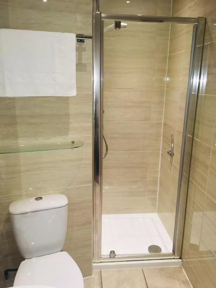 Bathroom in The Commercial Hotel