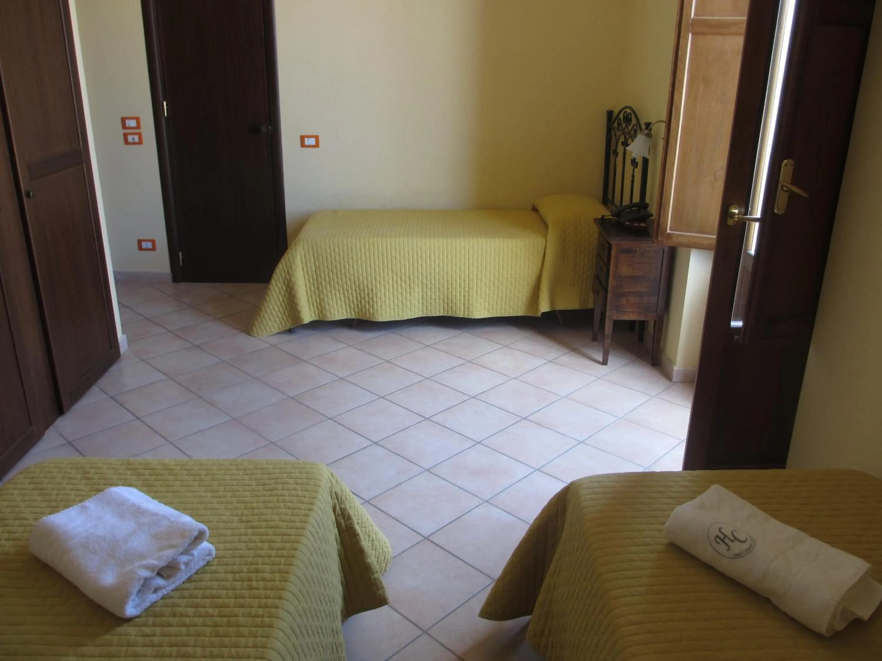 Photo of the whole room, Bed in Hotel Columbia