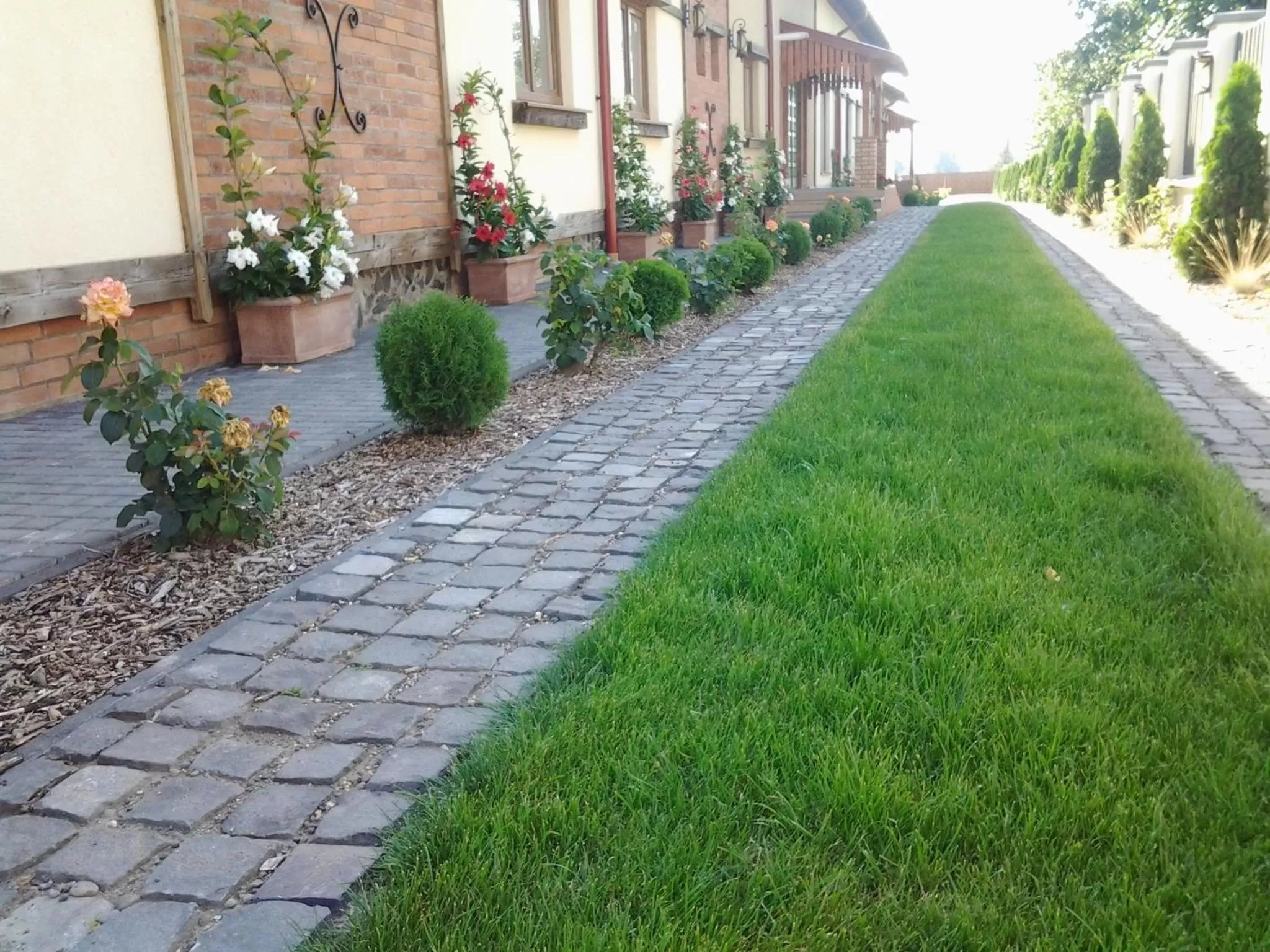 Facade/entrance in Country Court