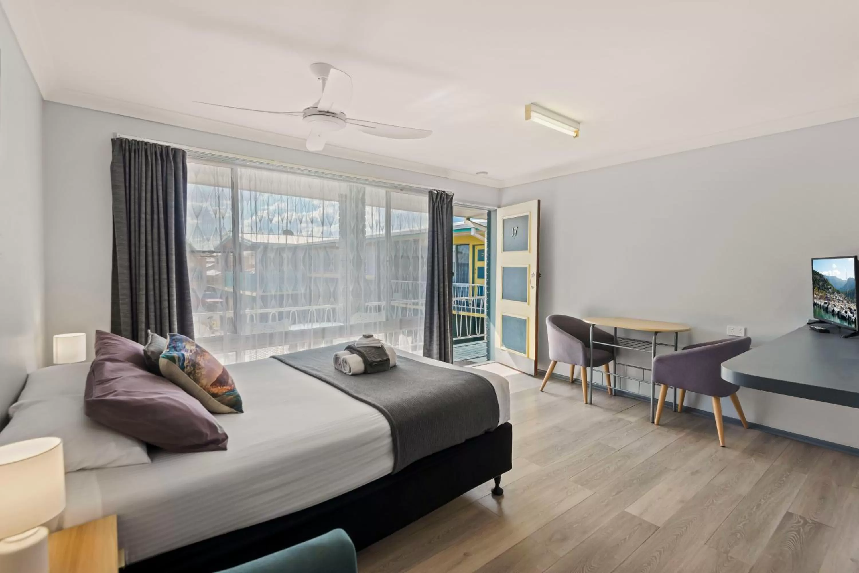 Bed in Pacific Motor Inn