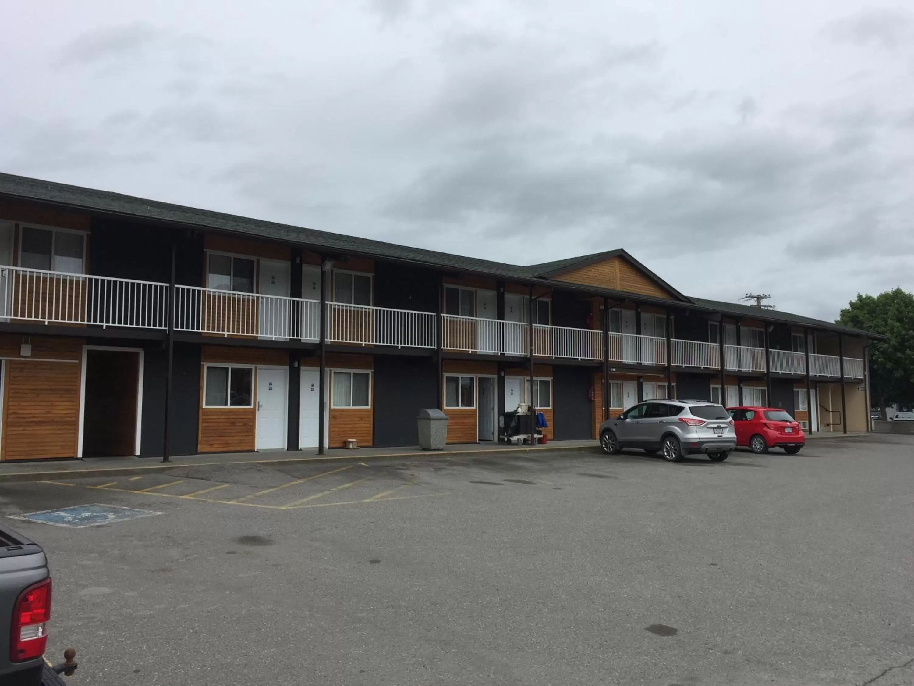 Property Building in Bear Country Inn