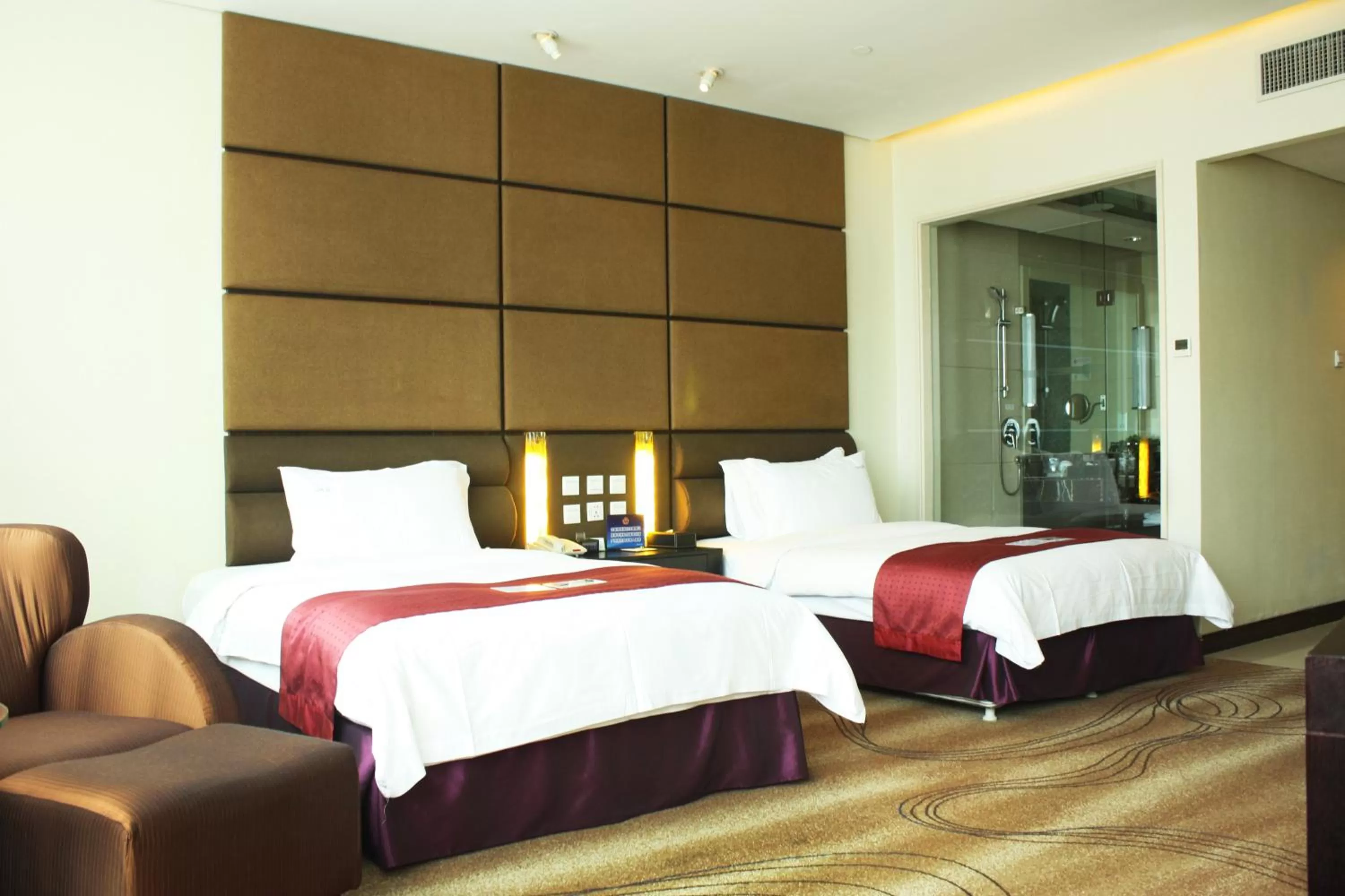 Photo of the whole room, Bed in Holiday Inn Beijing Chang An West by IHG