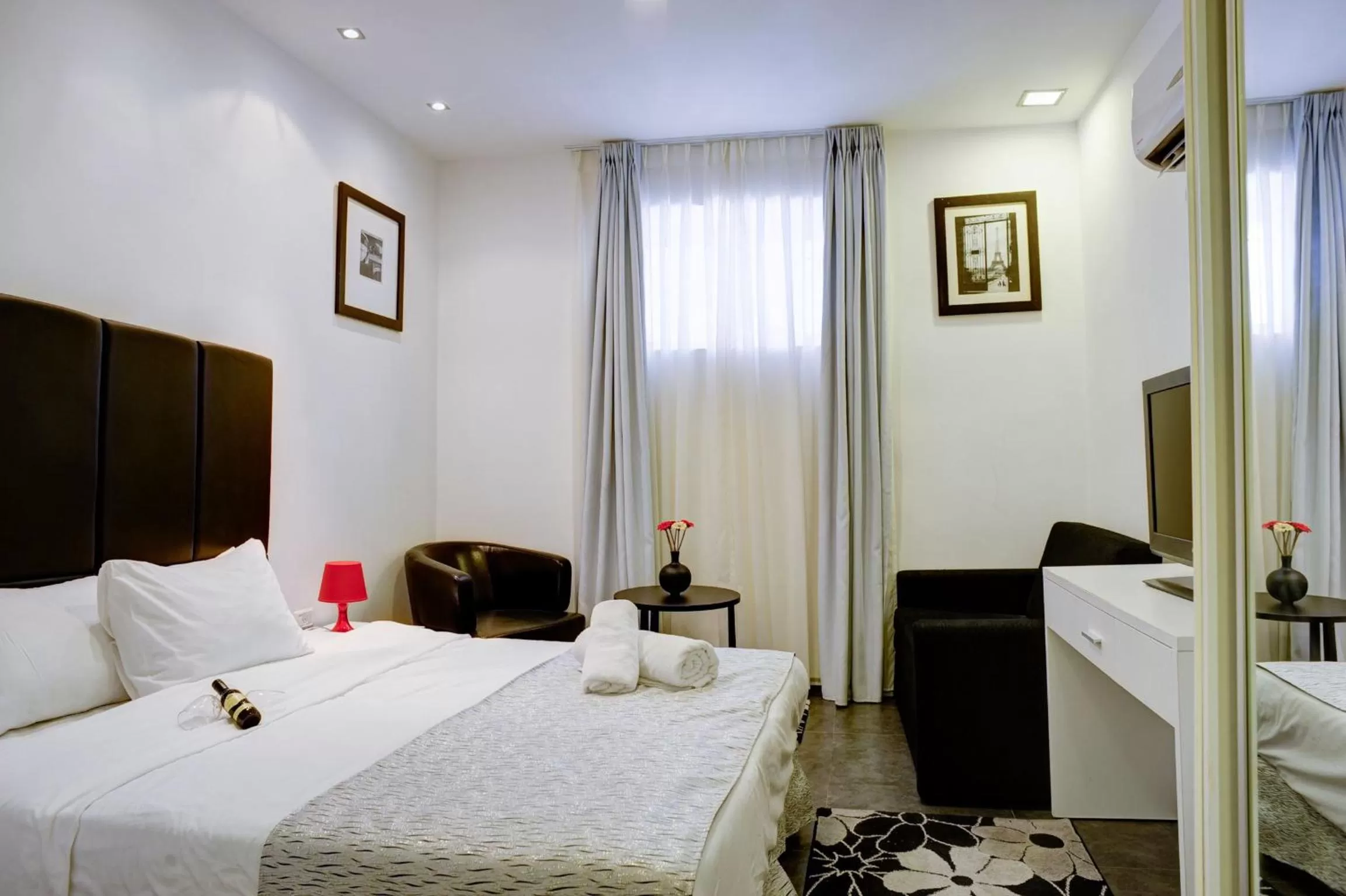 Photo of the whole room, Bed in Geula Suites BY RAPHAEL HOTELS