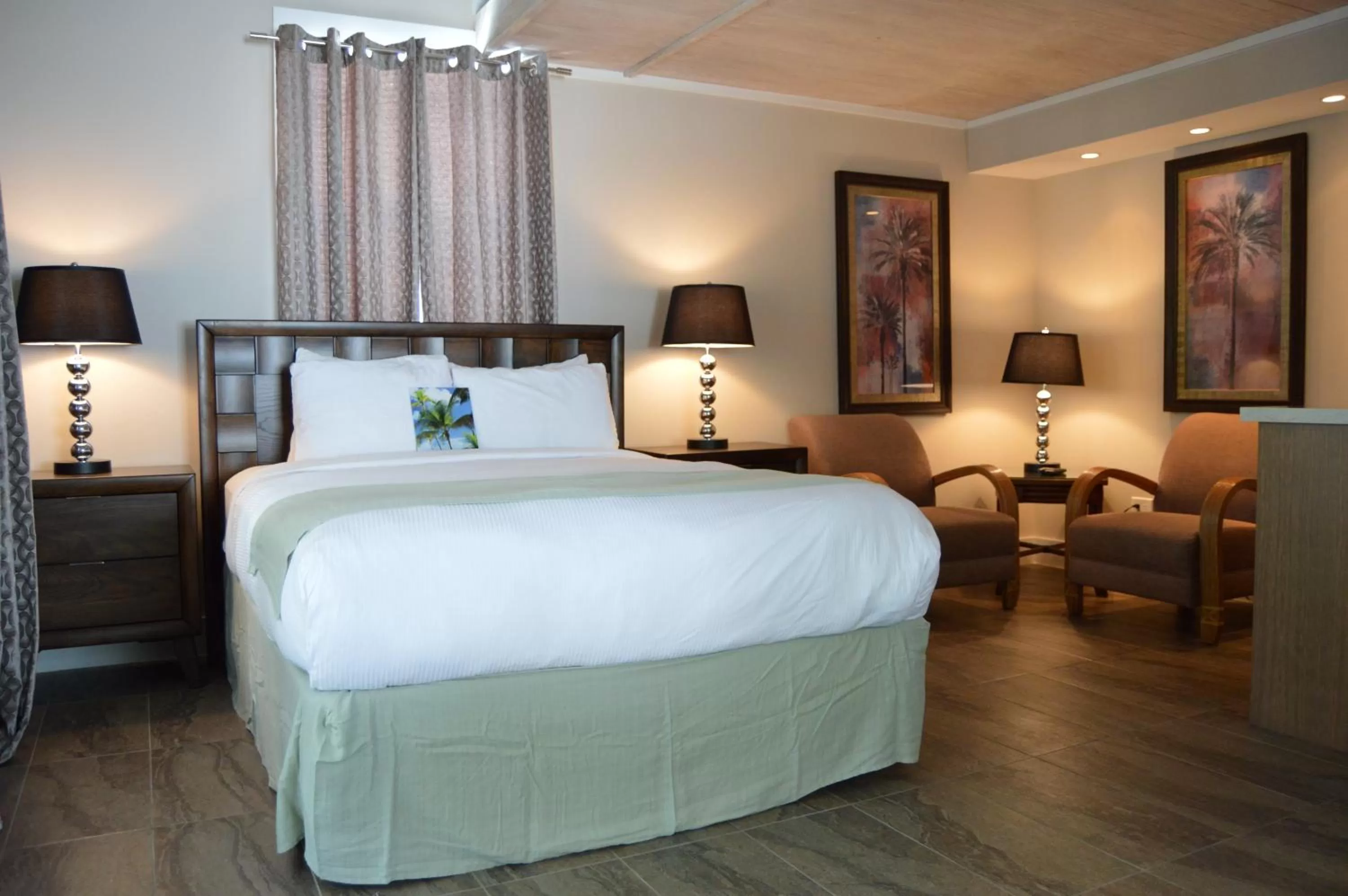 Bedroom, Bed in Douglas House