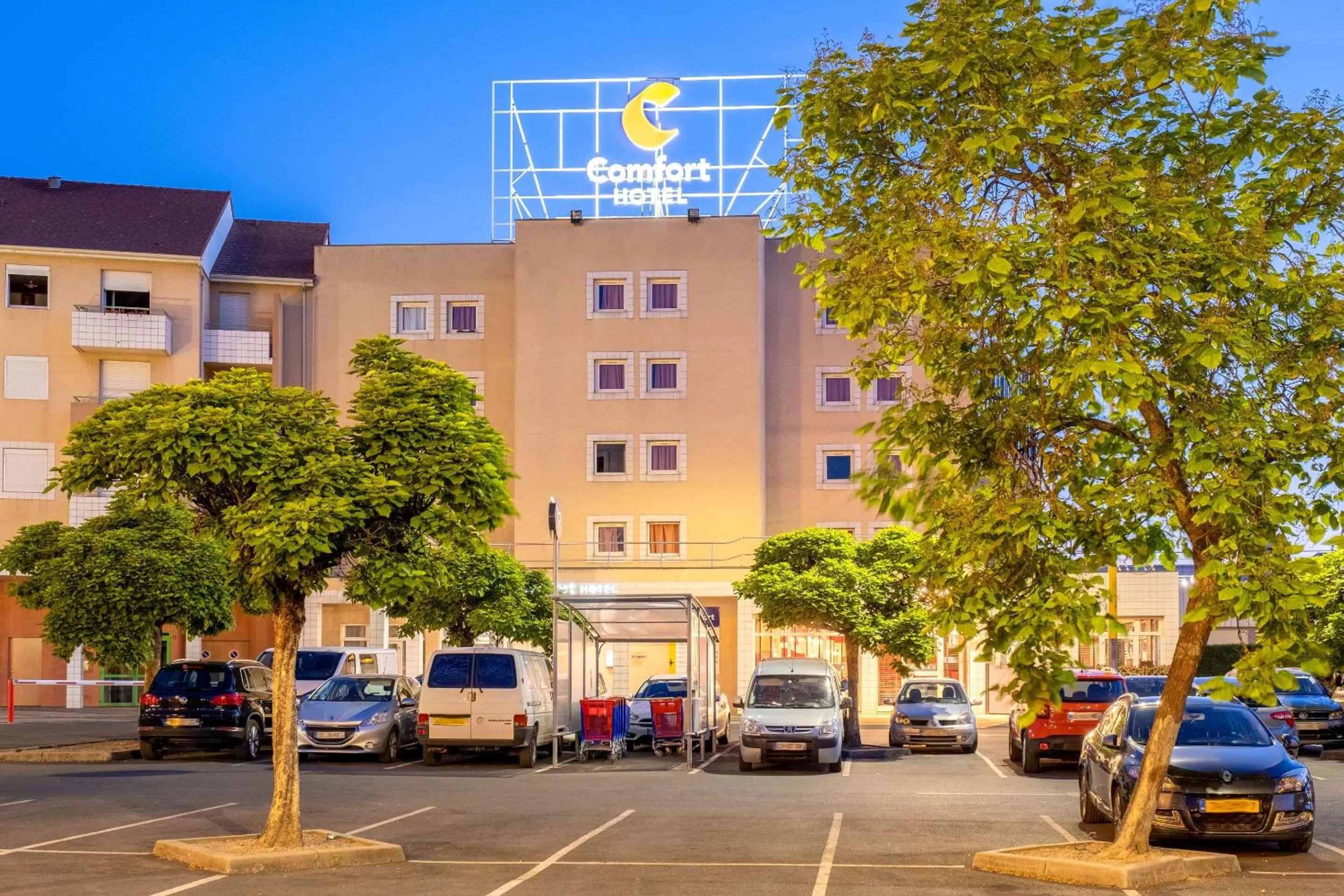 Property building in Comfort Hotel Montlucon