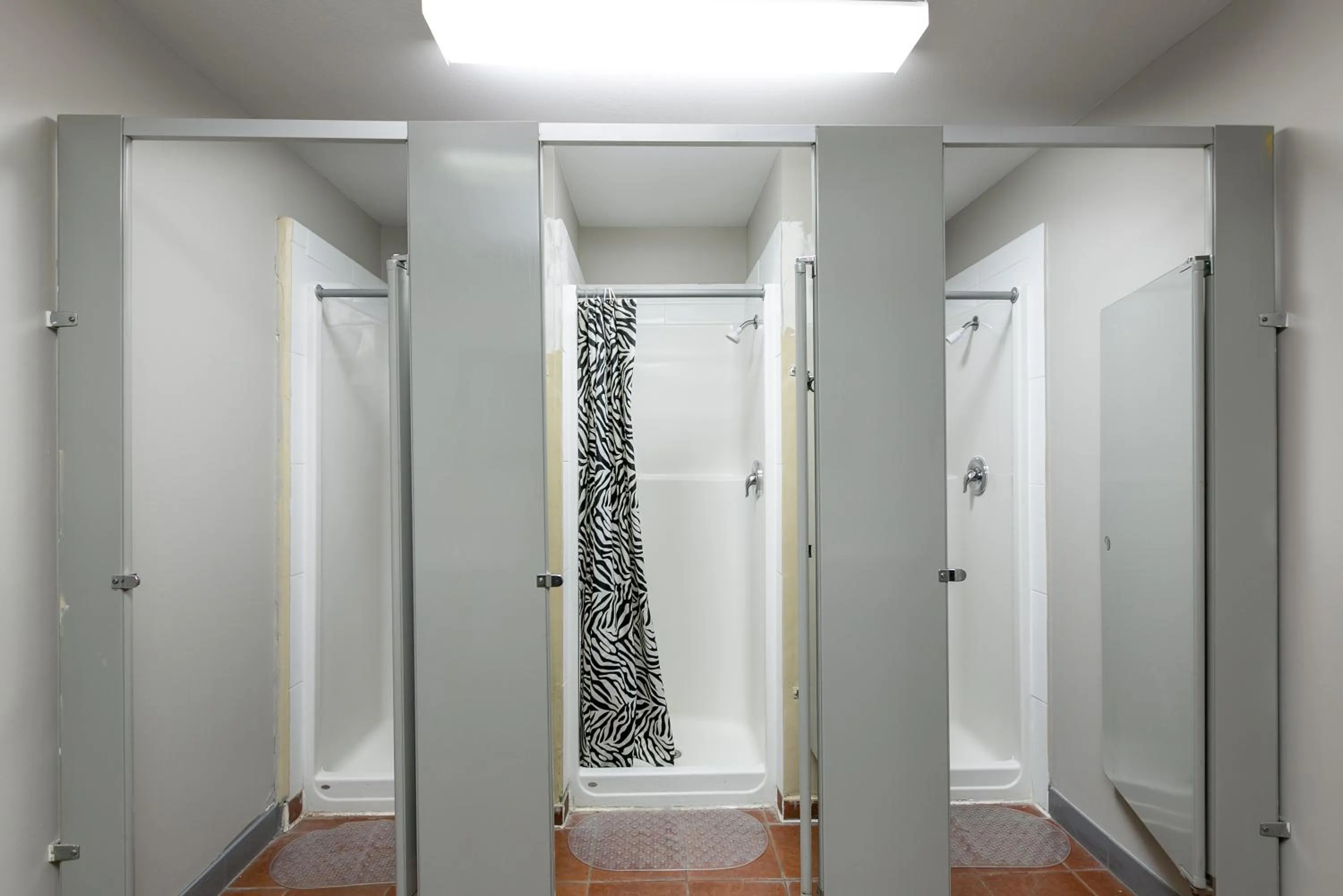 Budget Double Room with Shared Bathroom in Samesun Kelowna