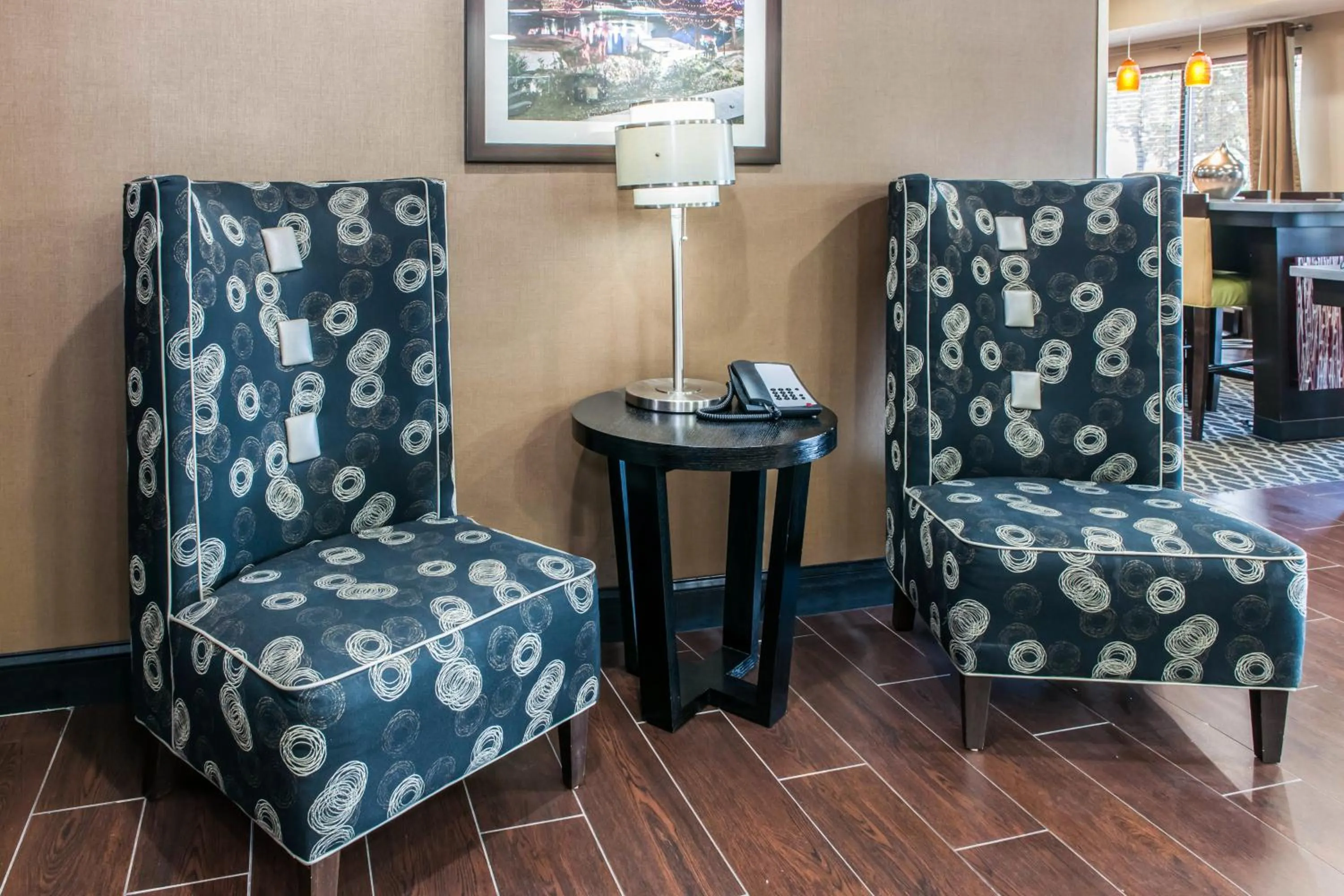 Seating area in Comfort Inn Blue Ash North
