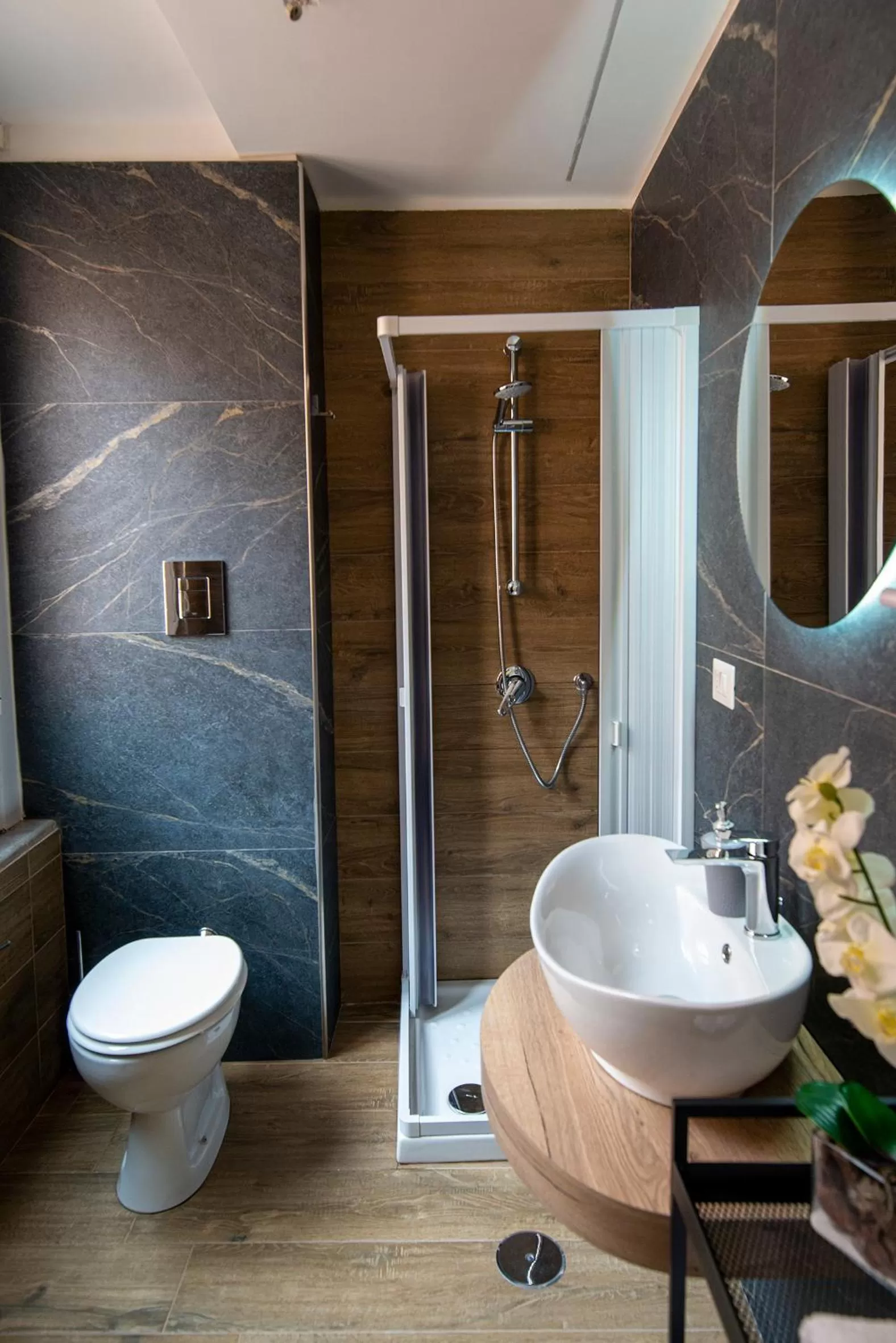 Shower, Bathroom in VIVI A NAPOLI