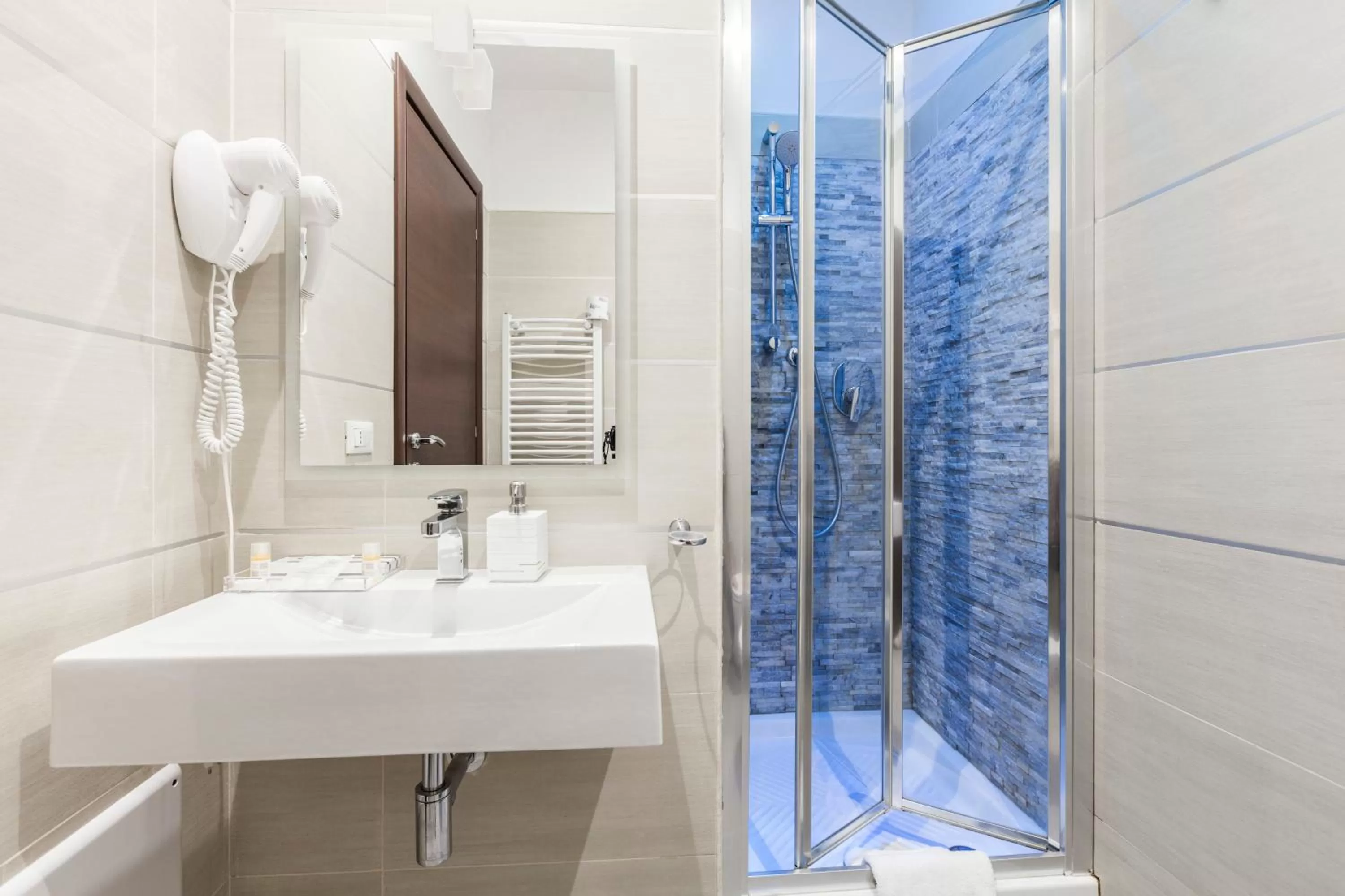 Bathroom in Stardust Rome