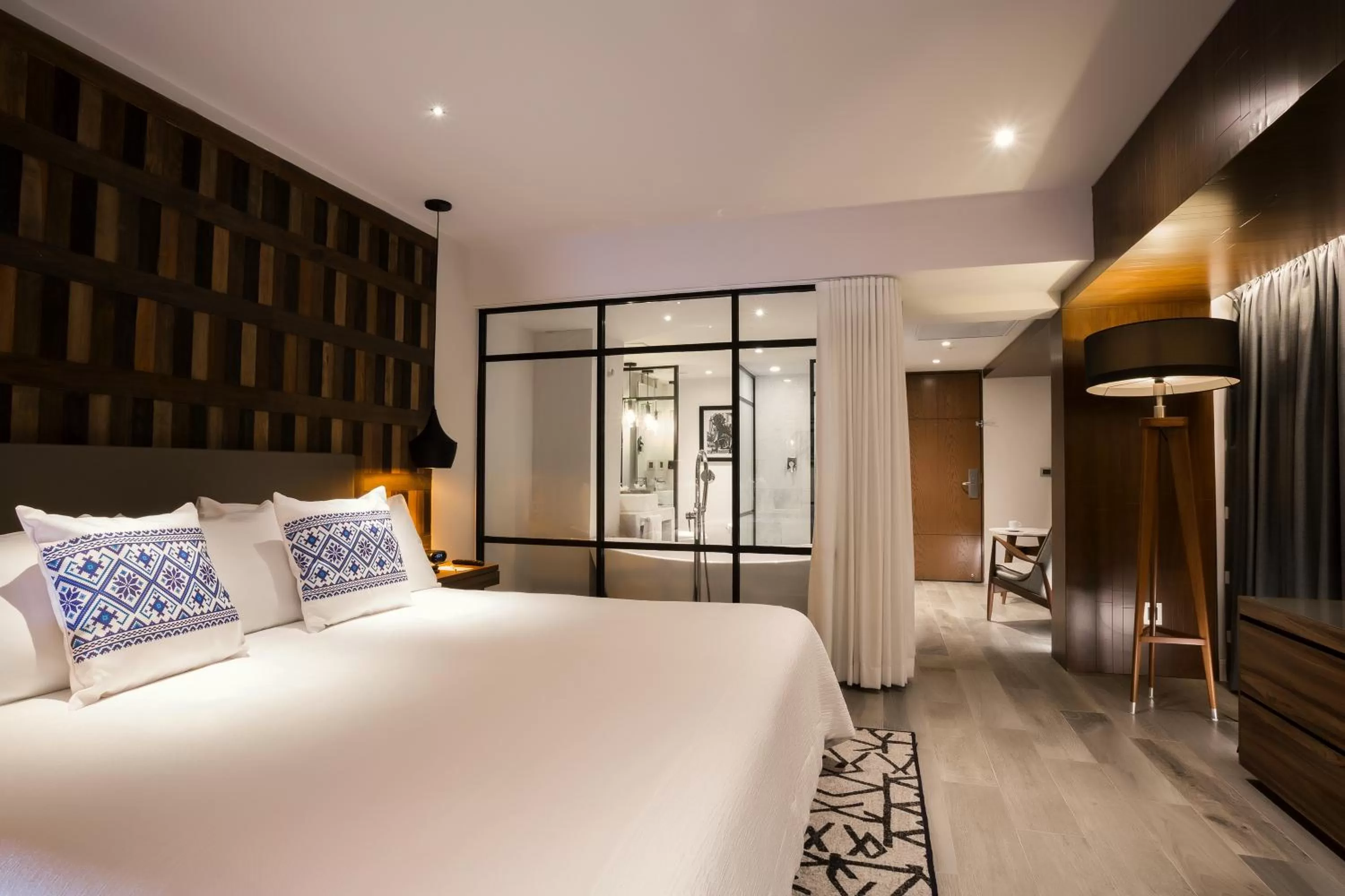 Photo of the whole room, Bed in Hotel Indigo Guadalajara Expo by IHG