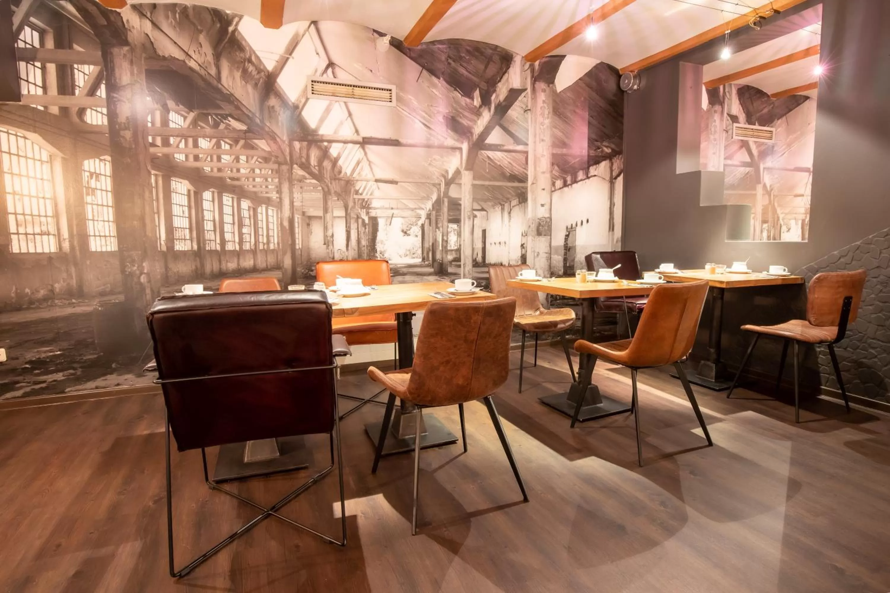 Restaurant/places to eat in B&K Hotels