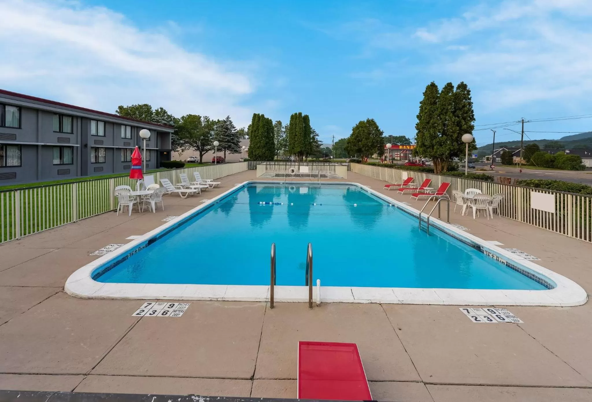 Swimming pool in Red Roof Inn Painted Post