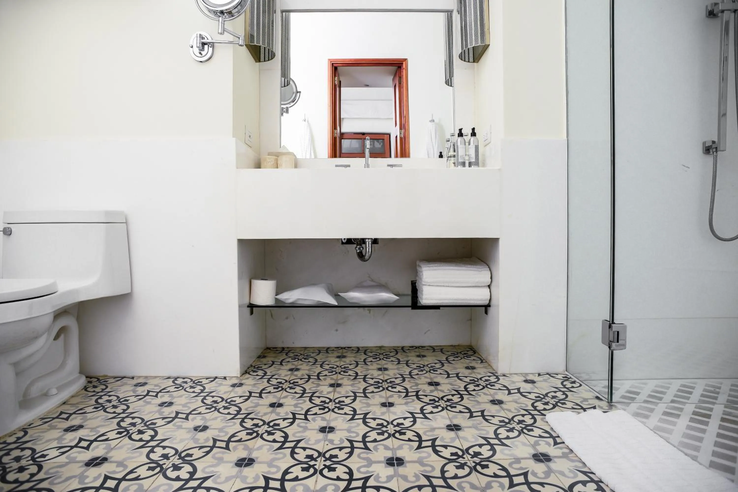 Bathroom in Hotel Casa Blanca 7