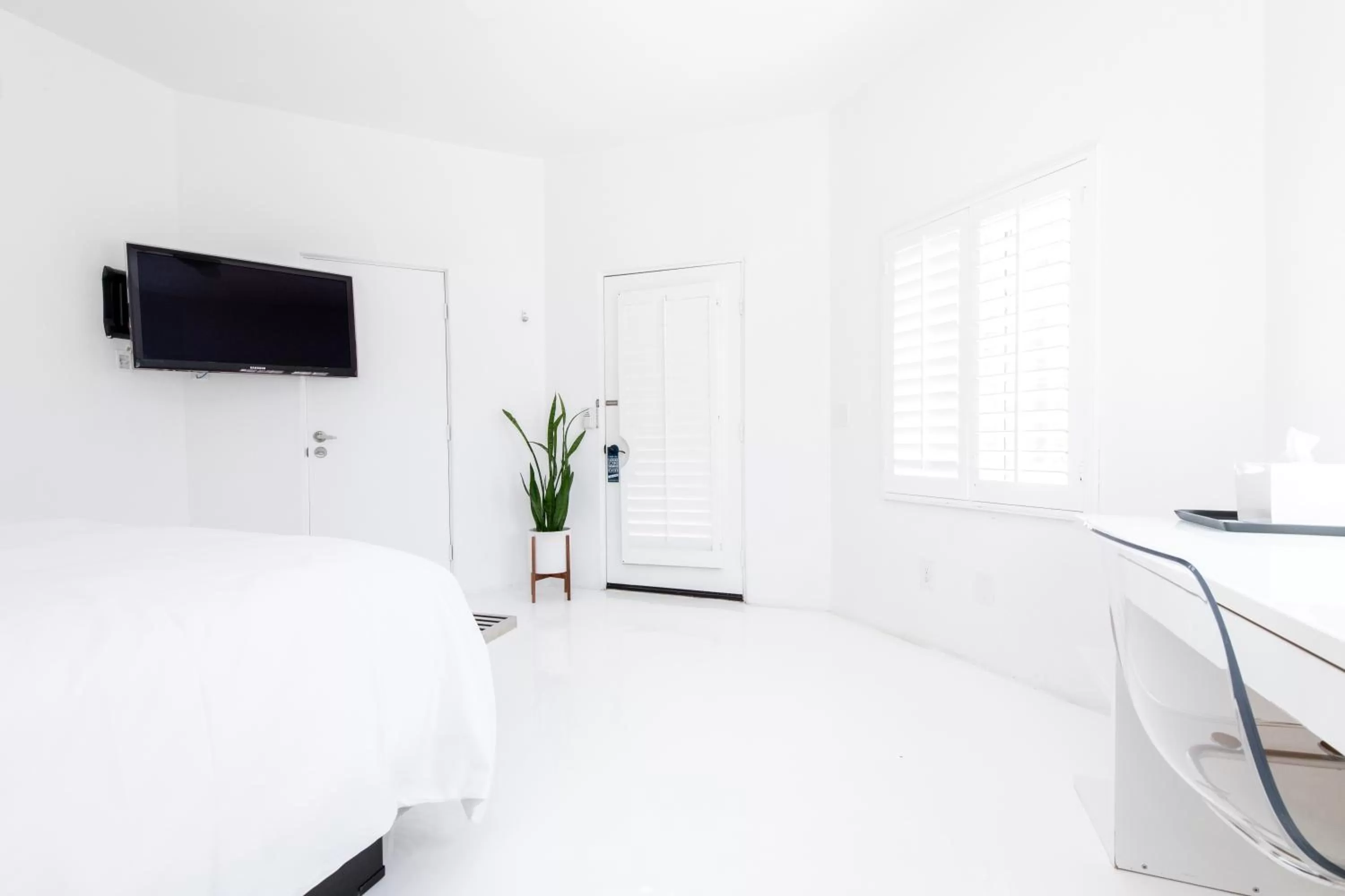 Bed in Alcazar Palm Springs