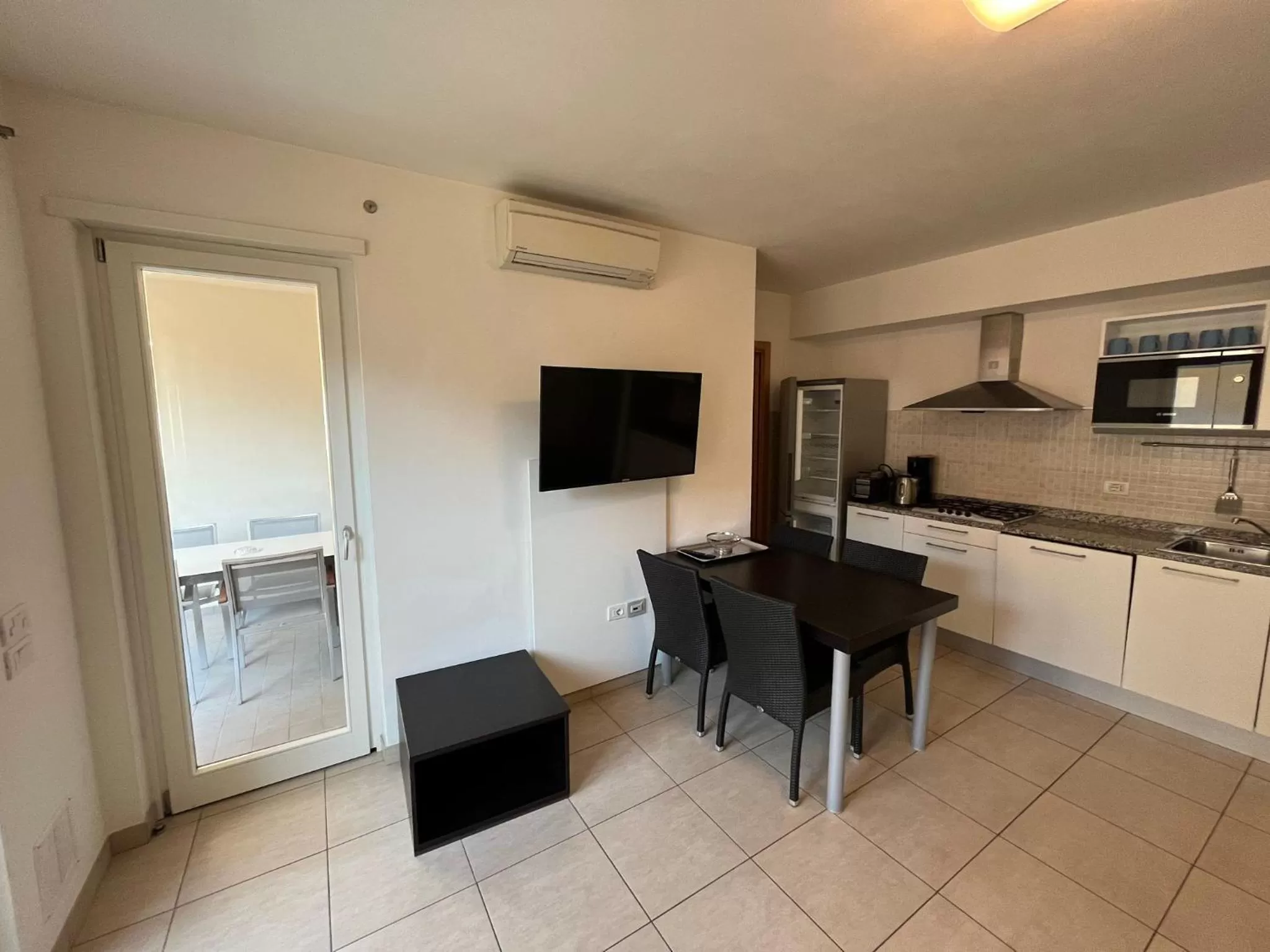 TV and multimedia in 4 Limoni Apartment Resort